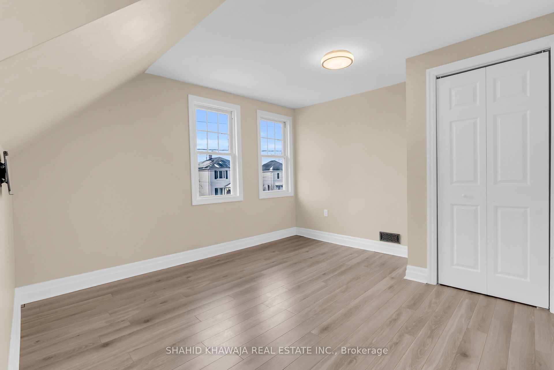 22 Lyons Avenue Property Photo 38