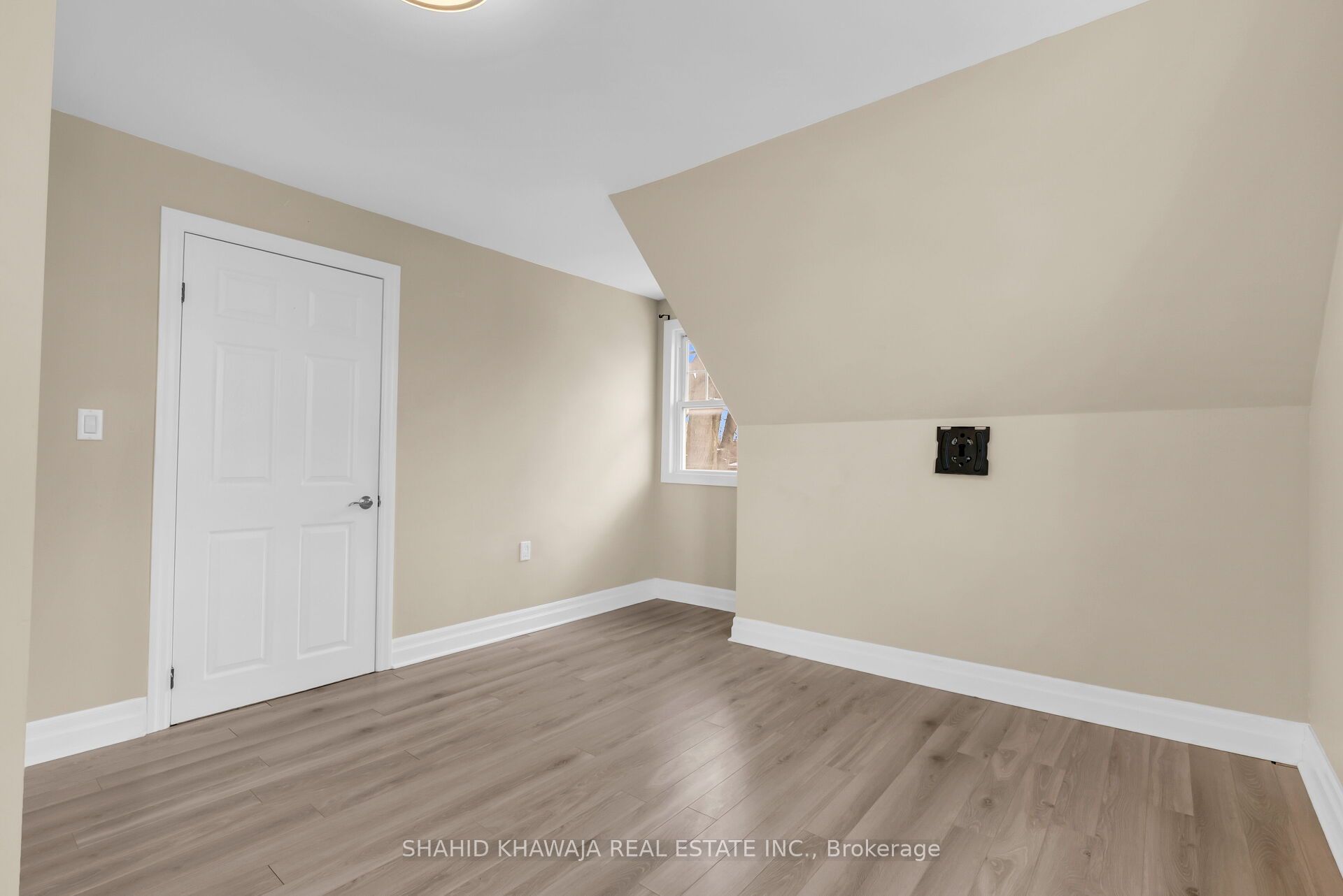 22 Lyons Avenue Property Photo 39