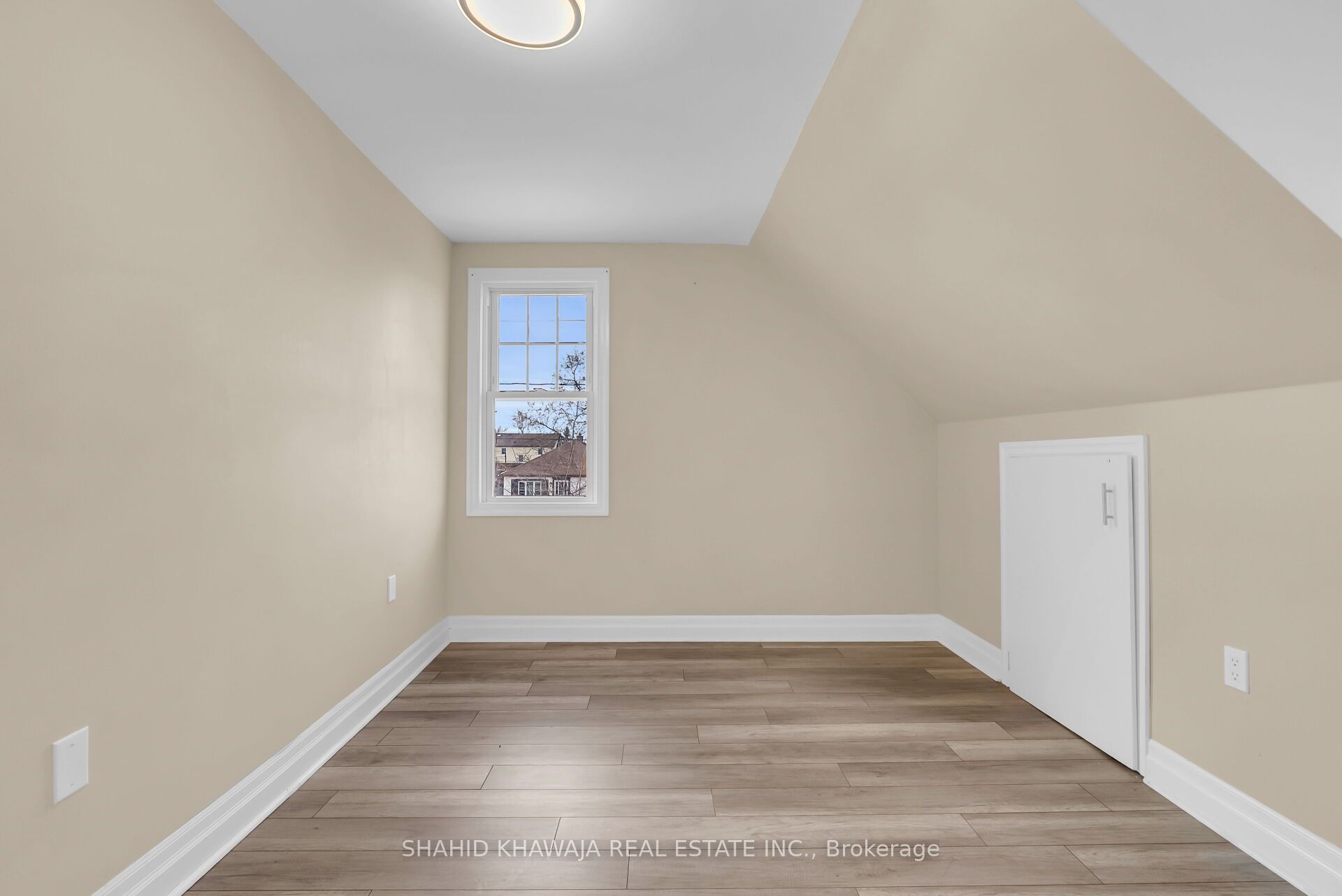 22 Lyons Avenue Property Photo 41