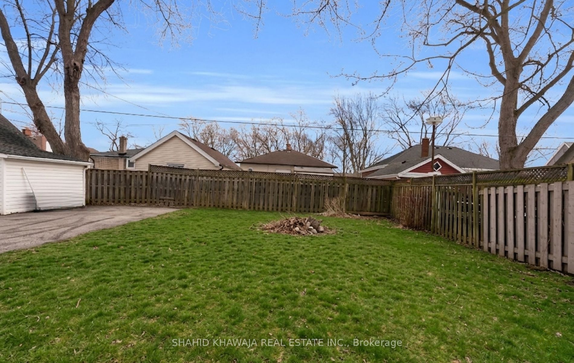 22 Lyons Avenue Property Photo 45