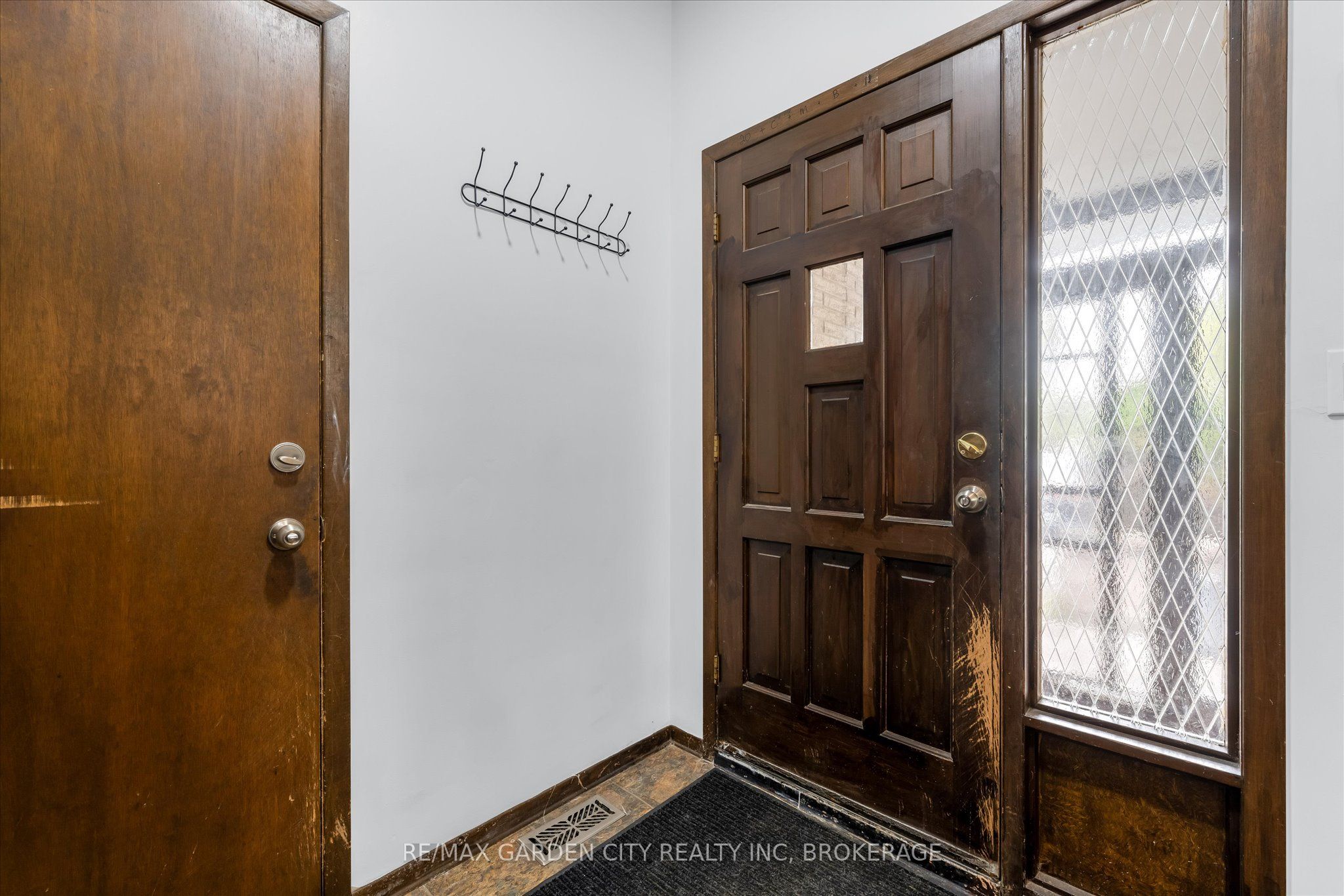 82 Linwell Road Property Photo 4
