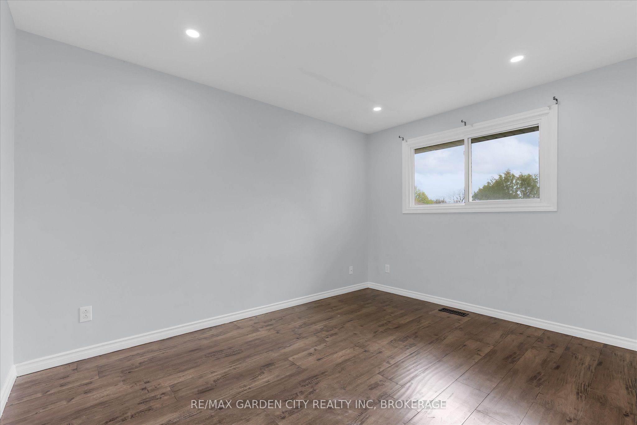 82 Linwell Road Property Photo 14