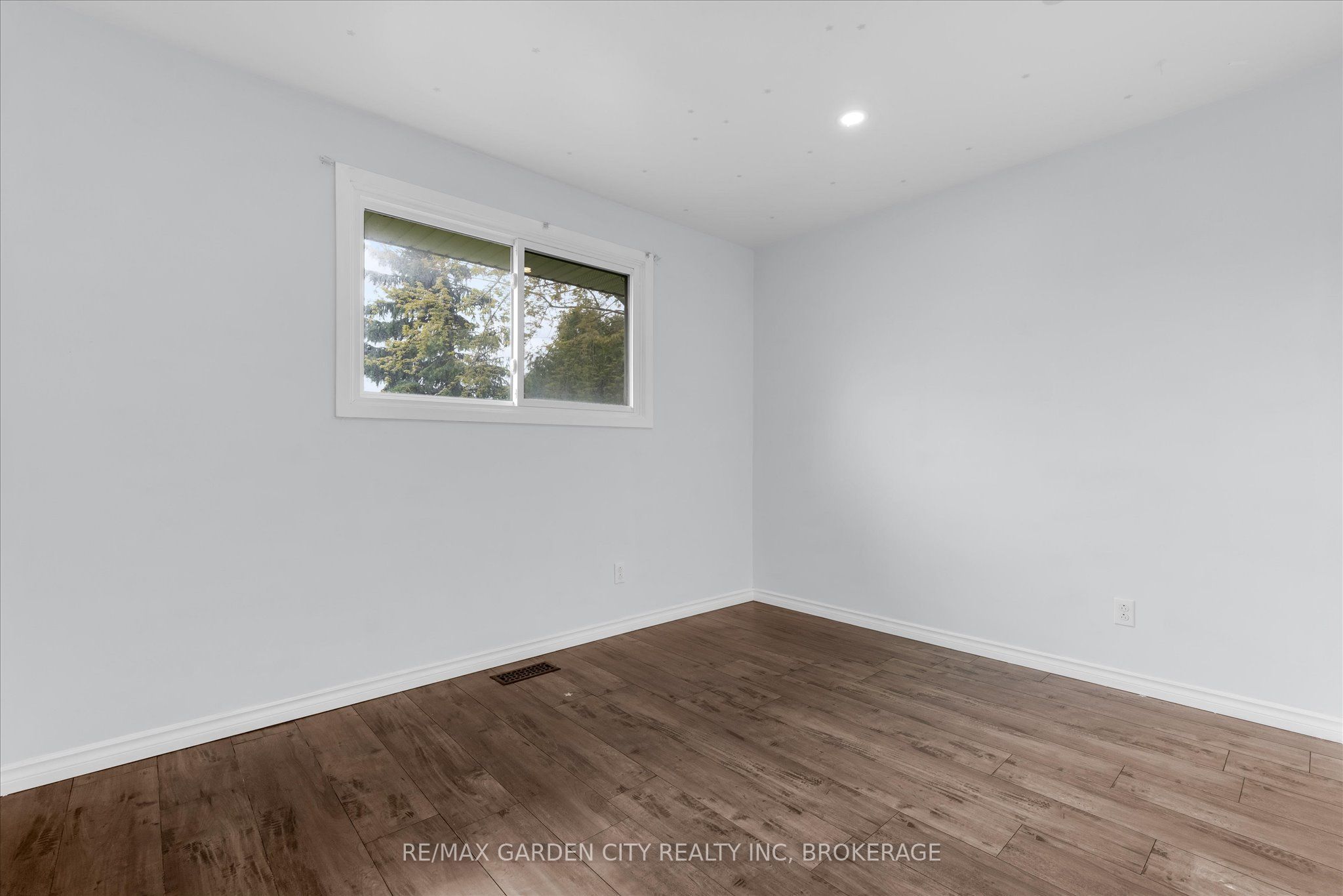 82 Linwell Road Property Photo 16