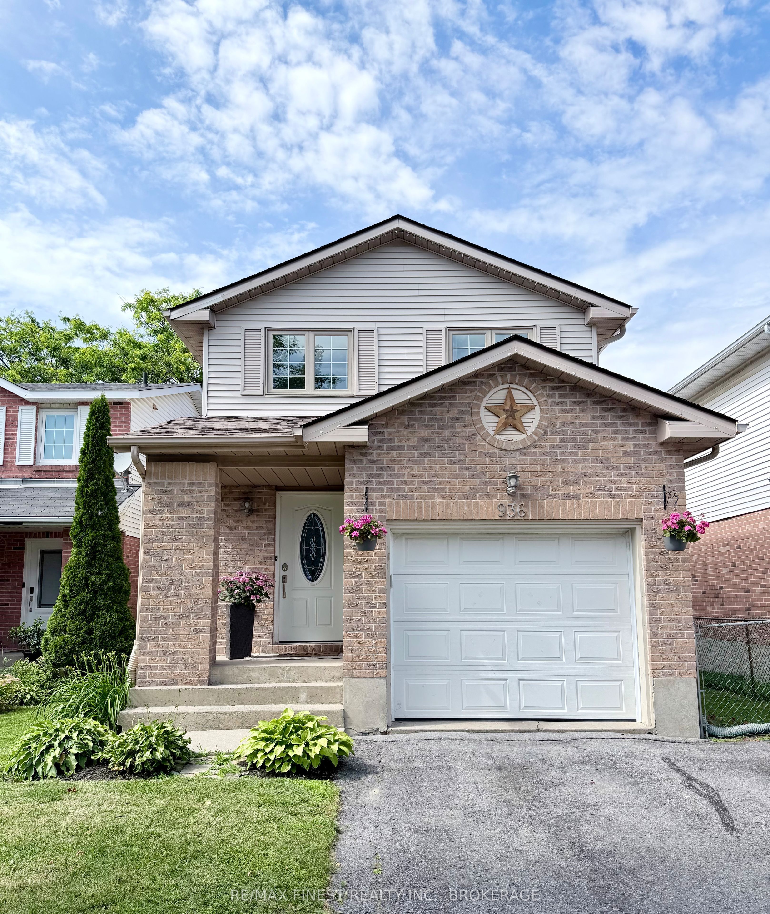 936 Killarney Crescent Property Photo 1
