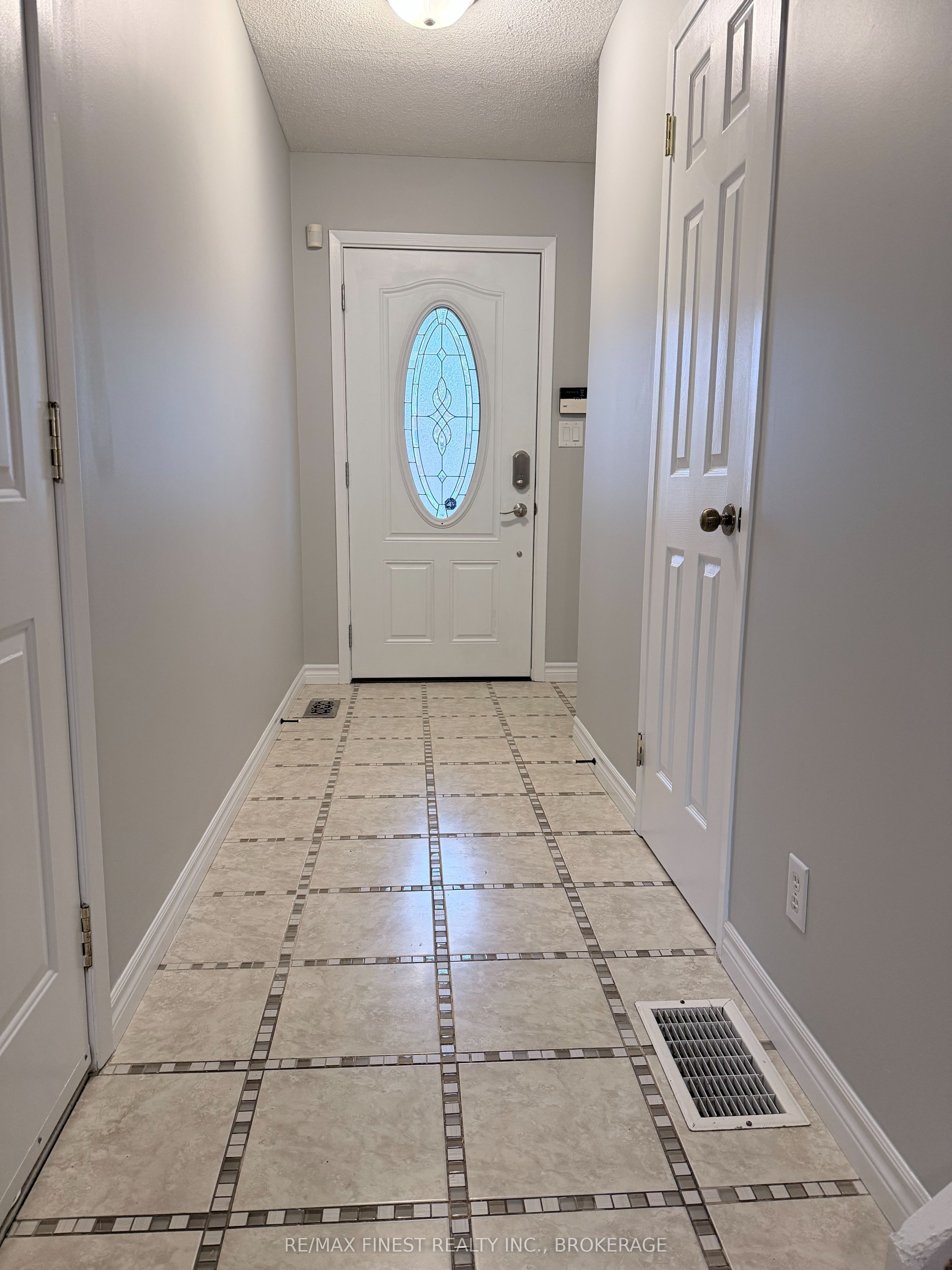936 Killarney Crescent Property Photo 3