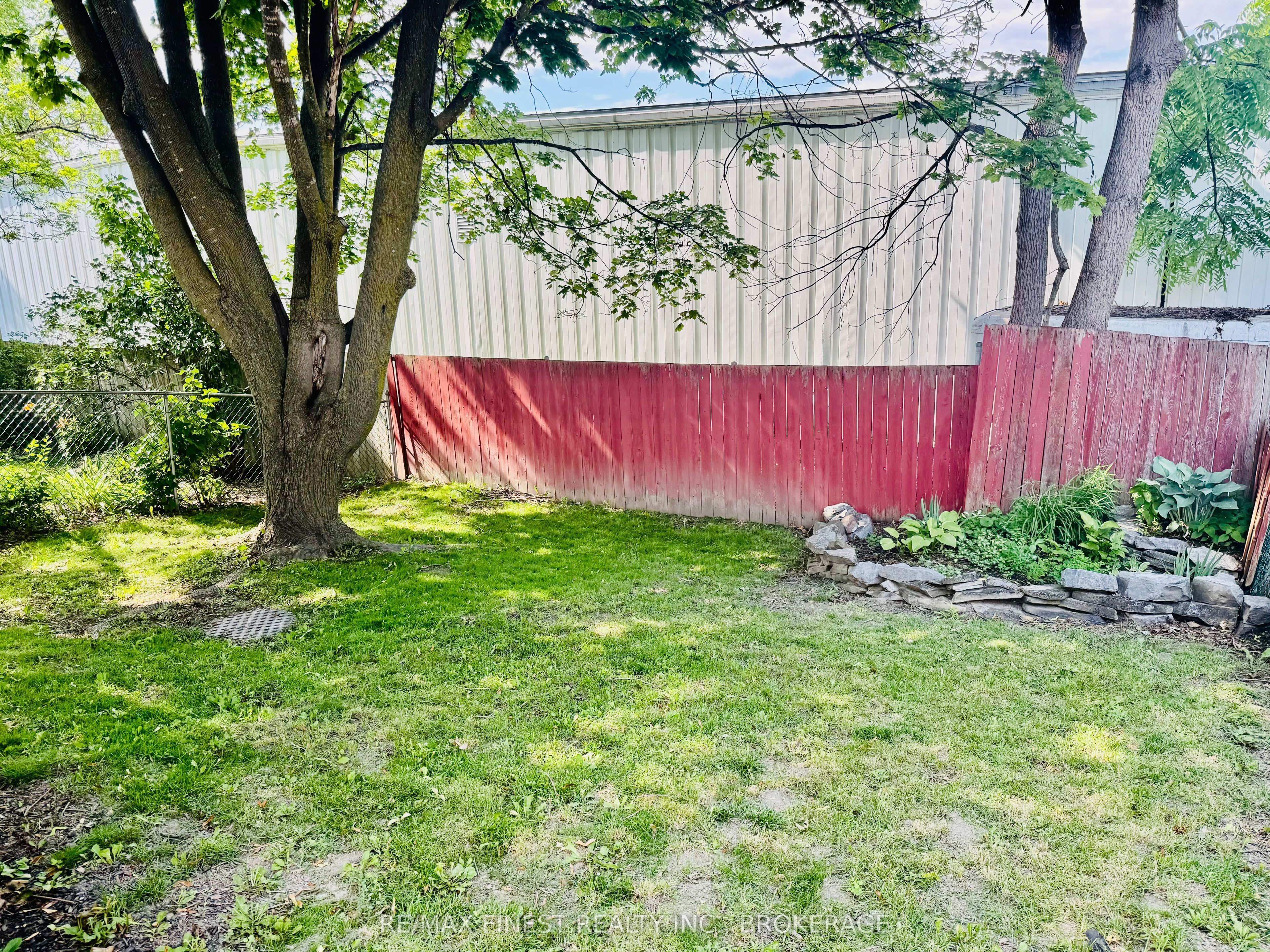 936 Killarney Crescent Property Photo 22
