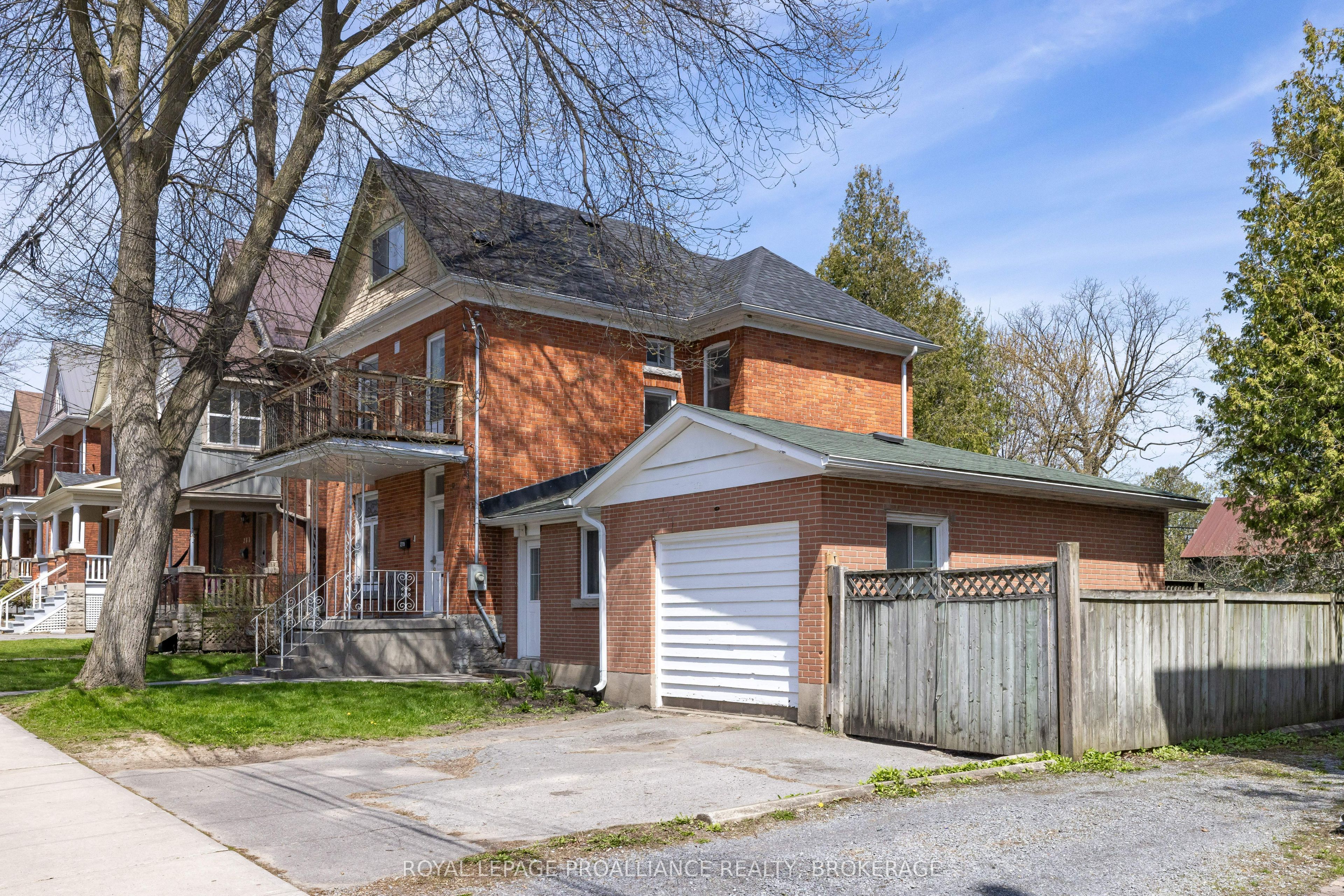 279 Frontenac Street Property Photo 4