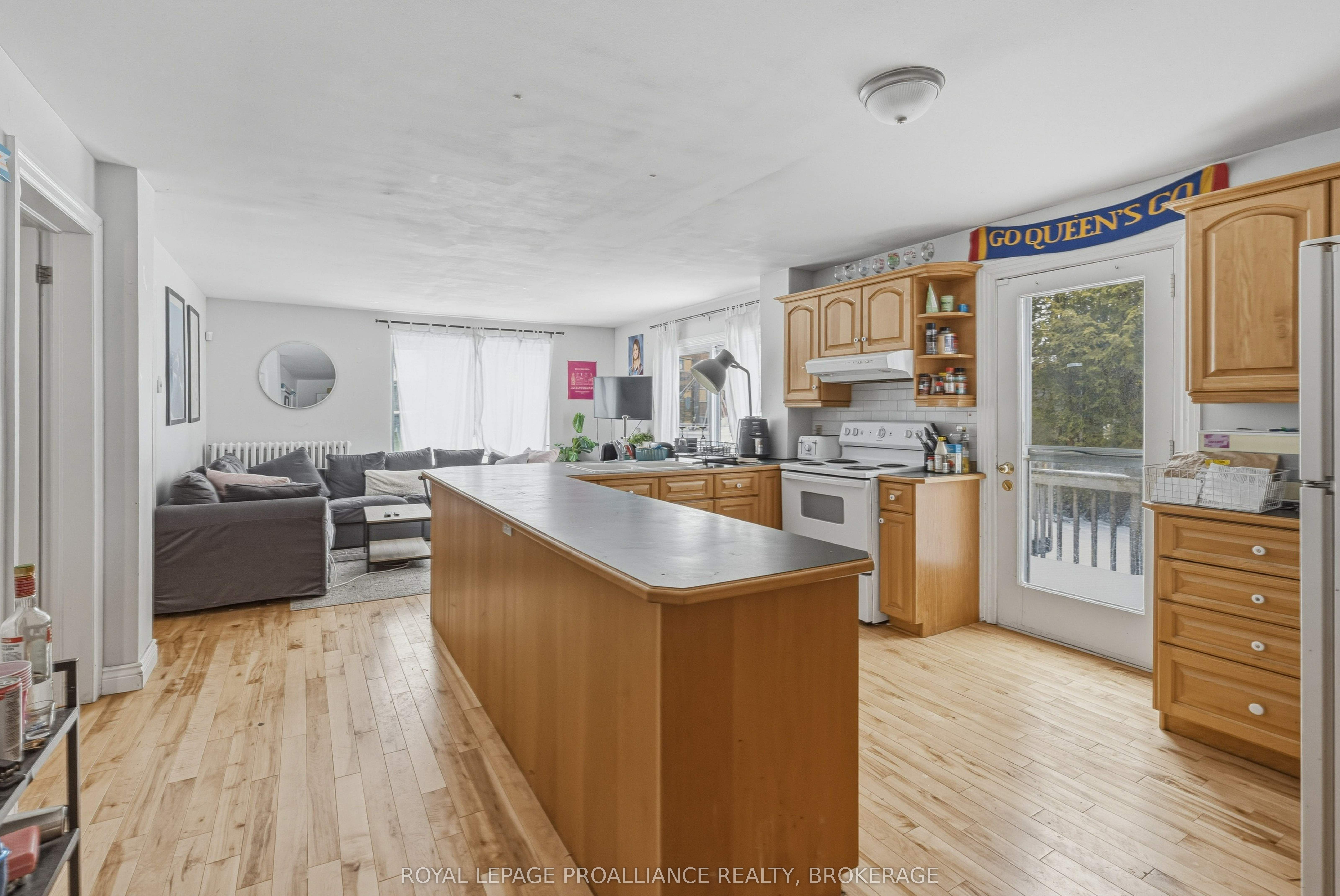 279 Frontenac Street Property Photo 8