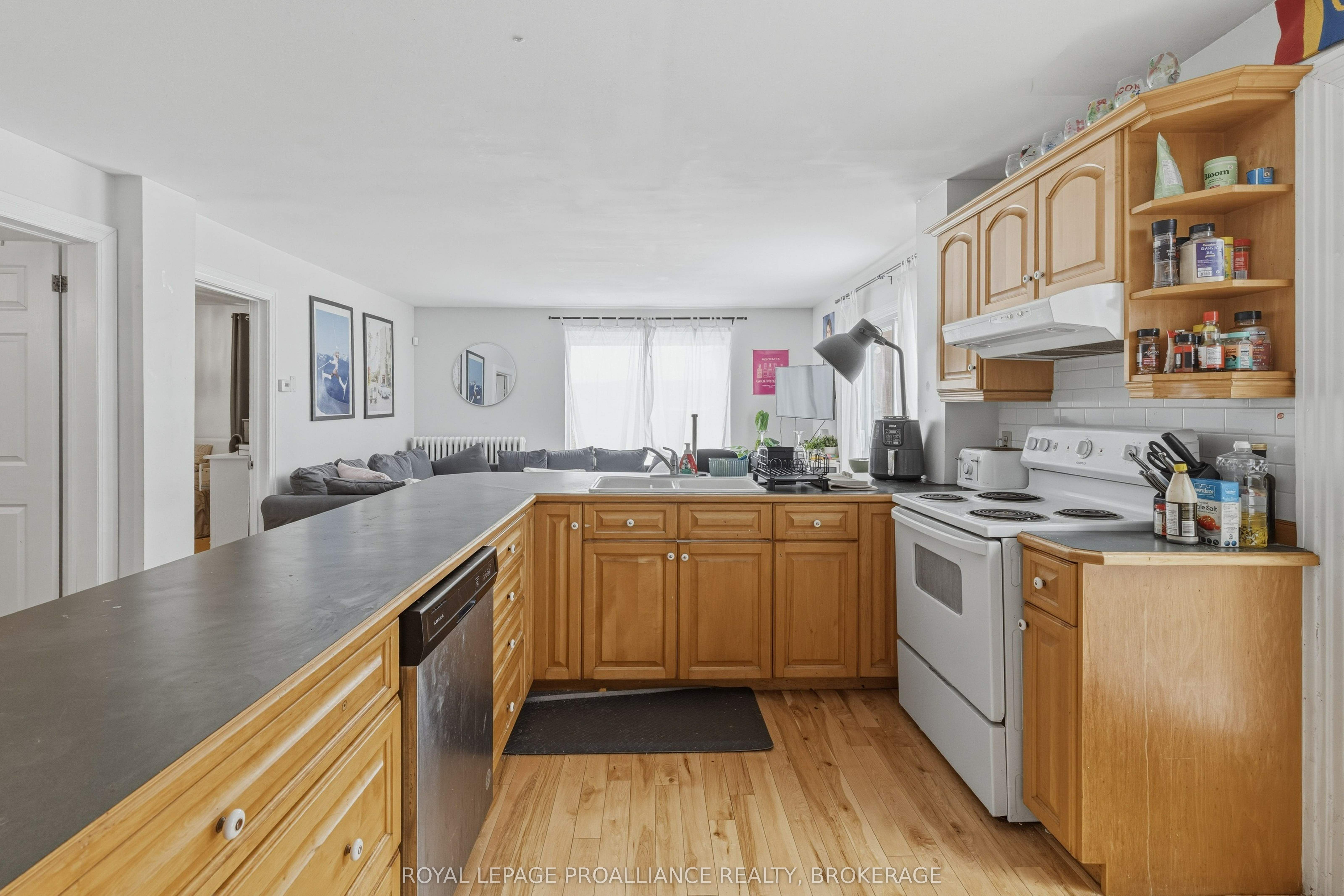 279 Frontenac Street Property Photo 9