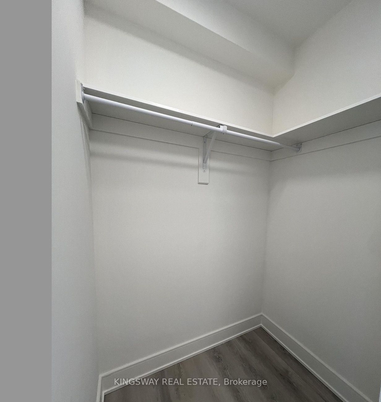 122 Everett Common Property Photo 24