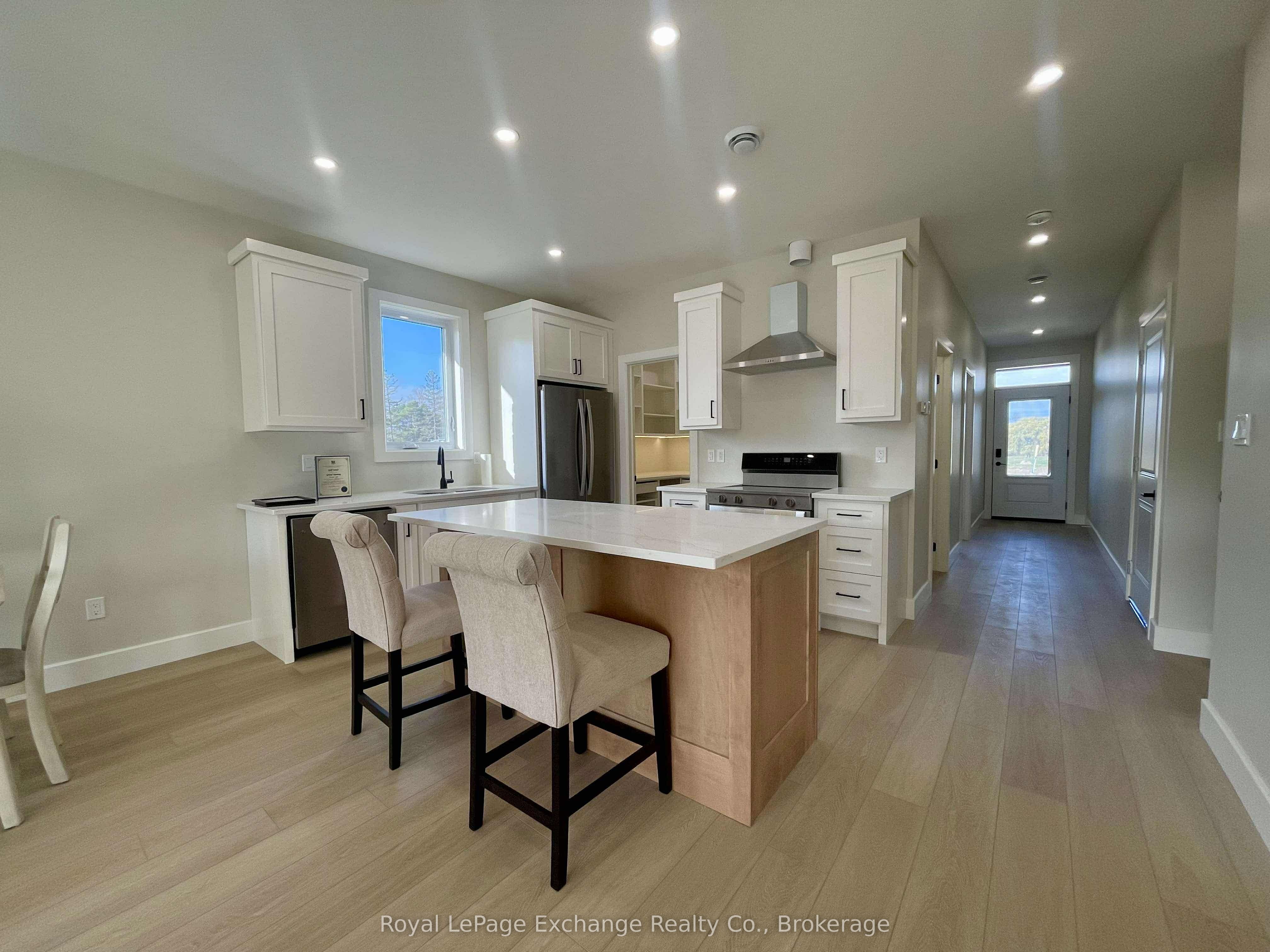 20 Mercedes Crescent Property Photo 6