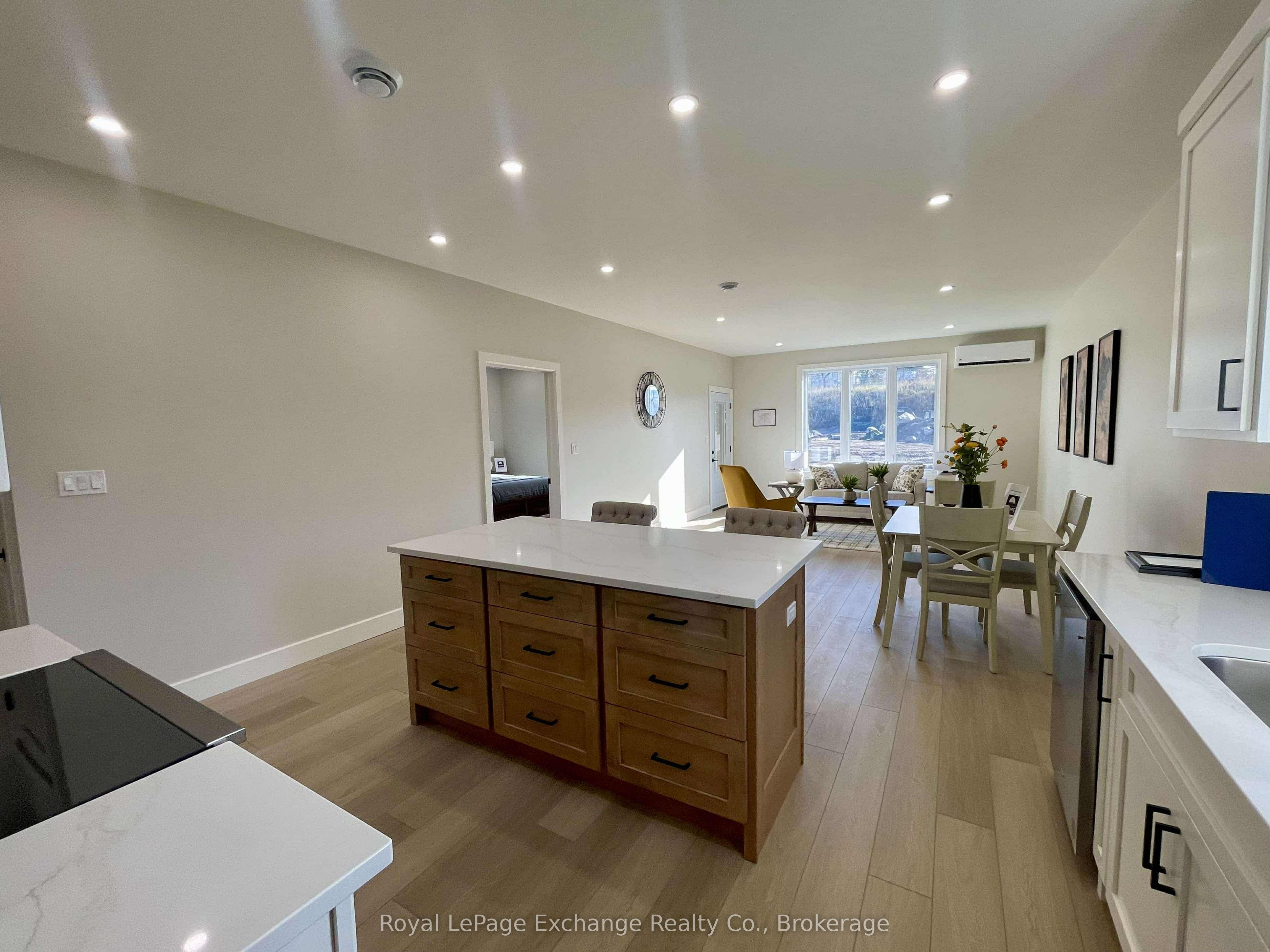 20 Mercedes Crescent Property Photo 8