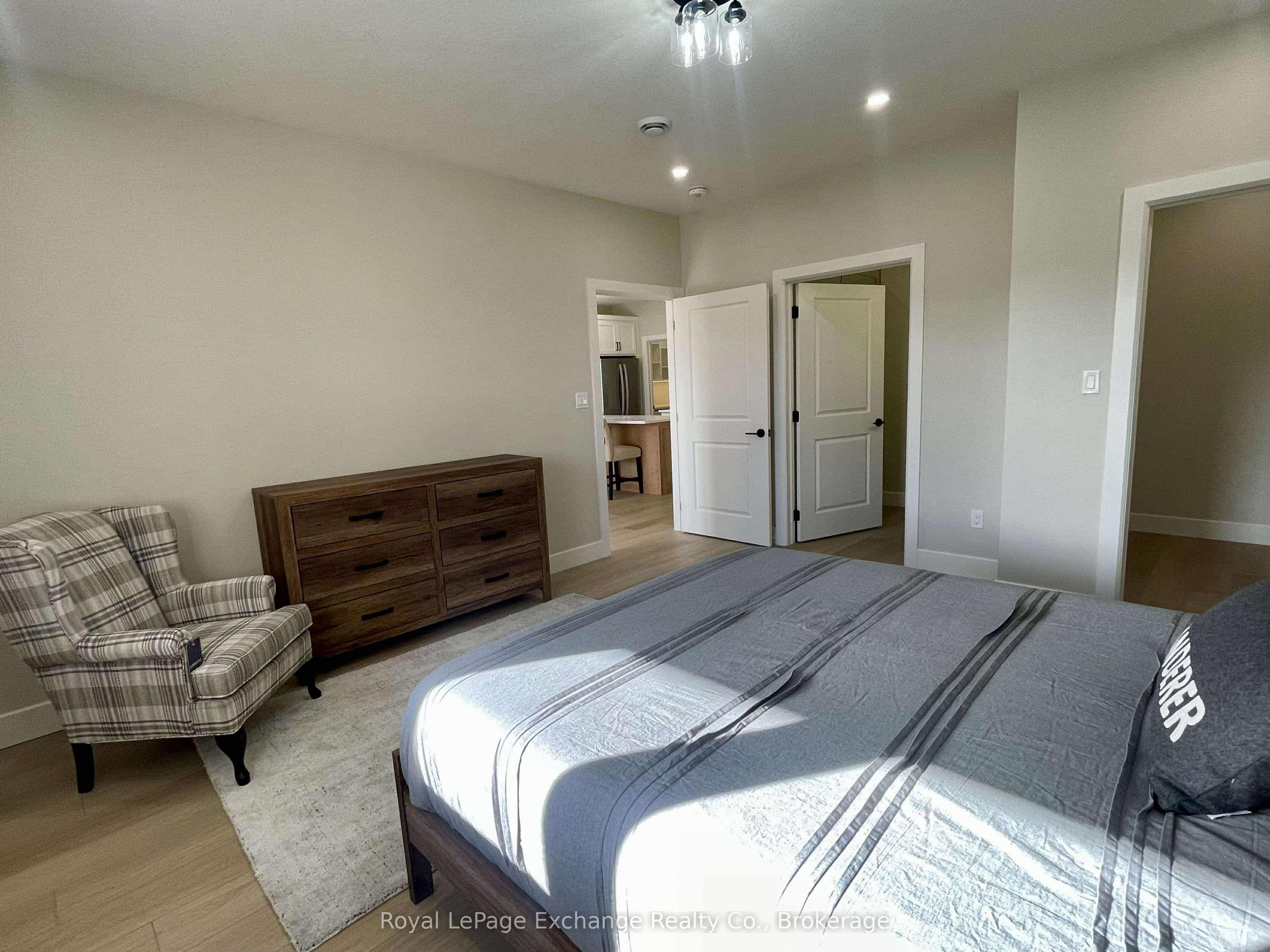 20 Mercedes Crescent Property Photo 9