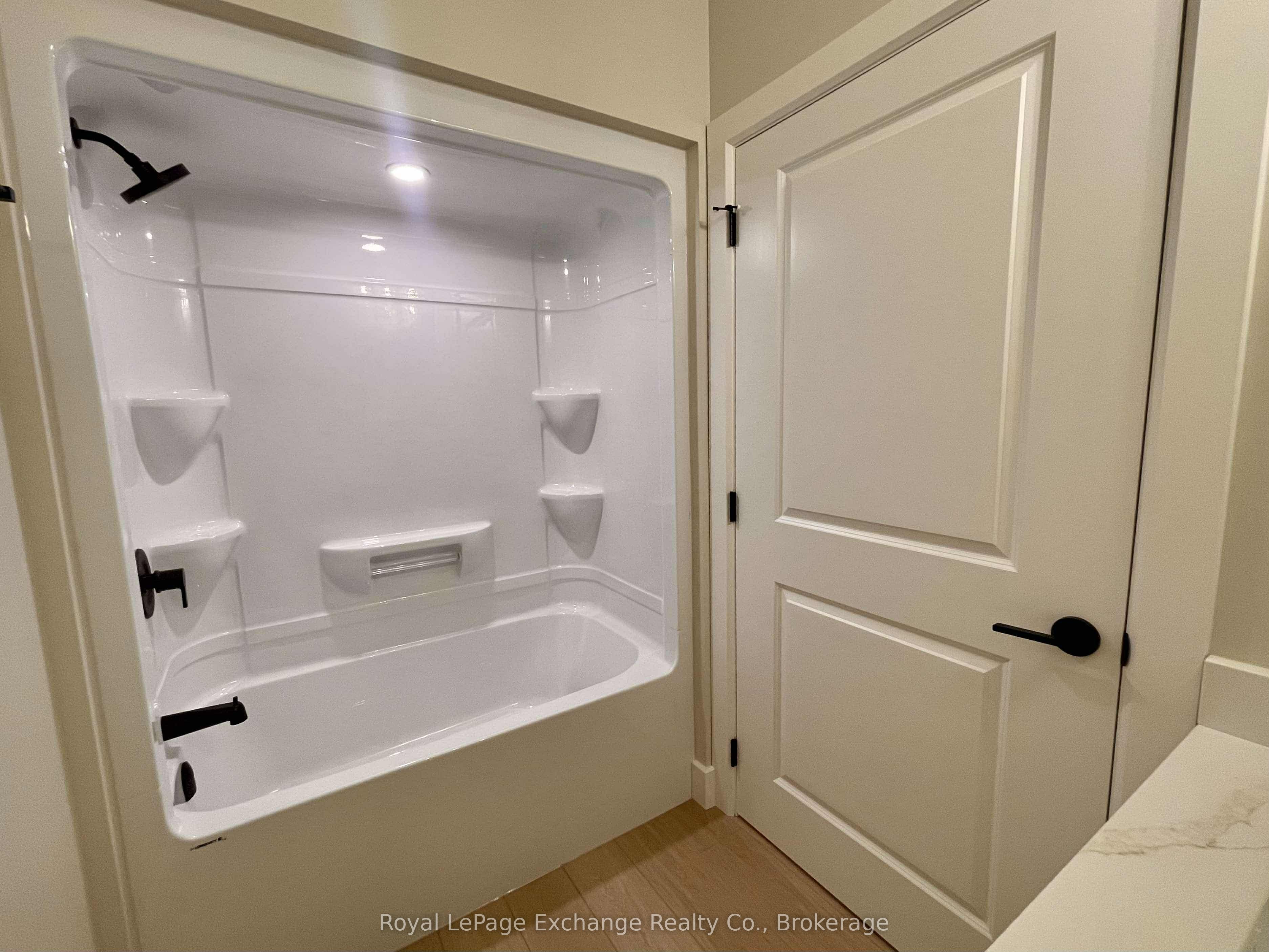 20 Mercedes Crescent Property Photo 15