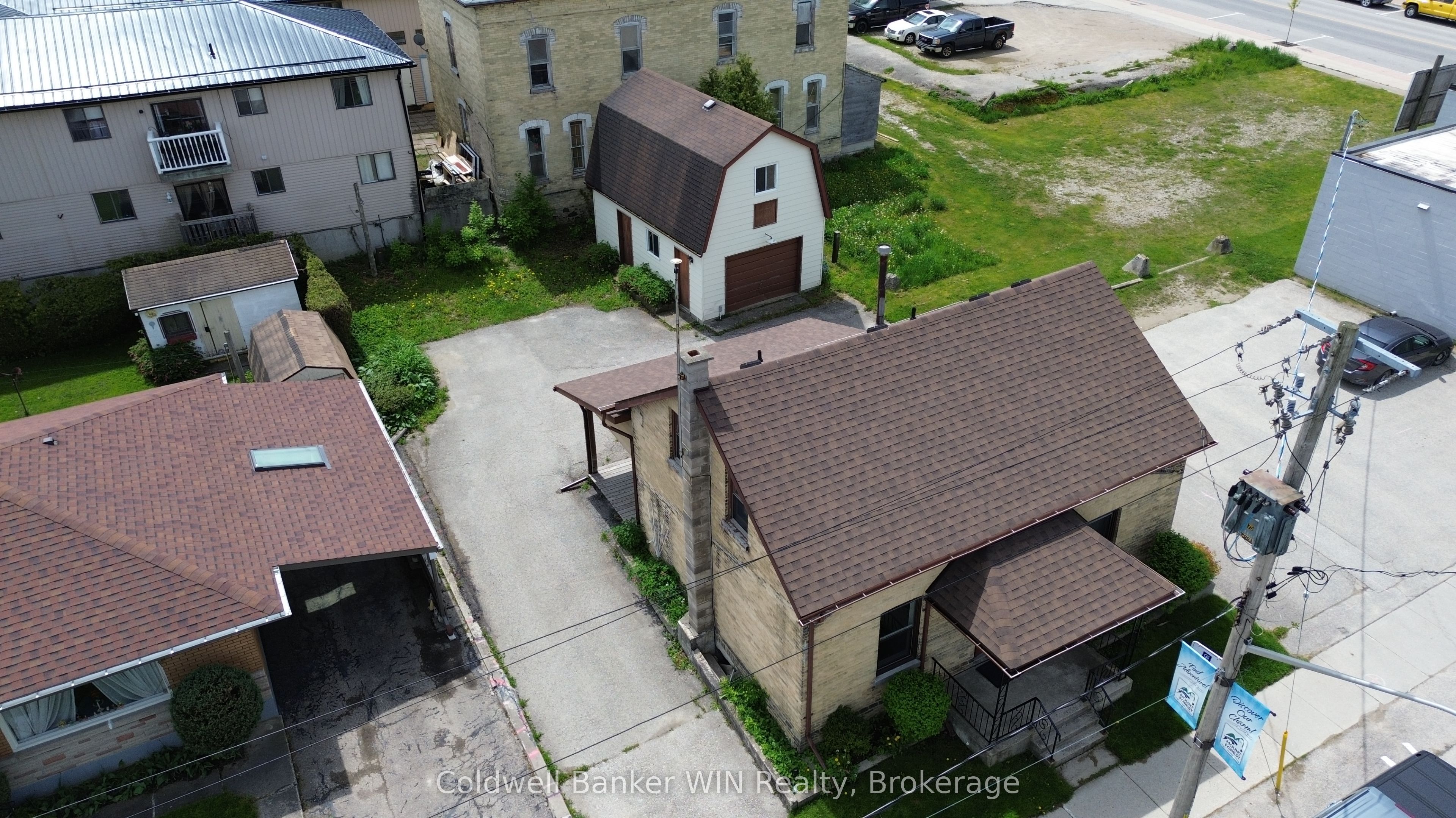 120 King Street E Property Photo 8