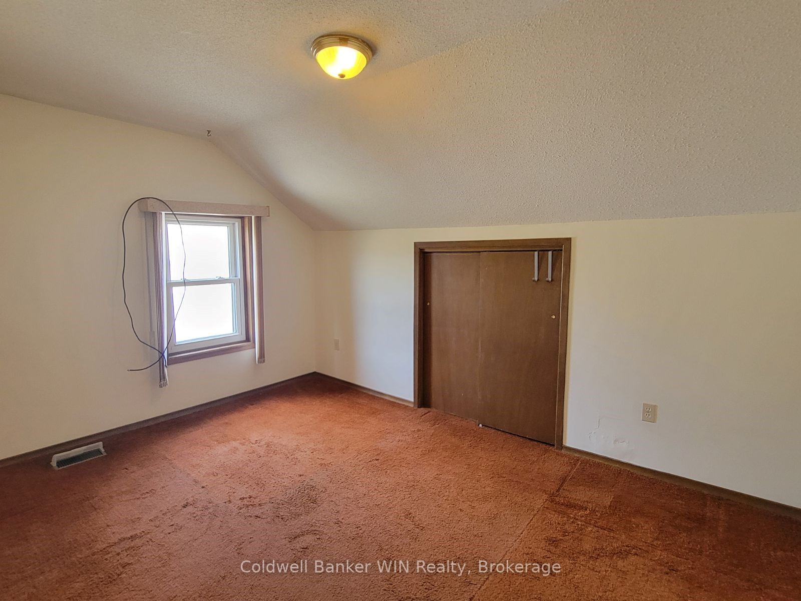 120 King Street E Property Photo 13
