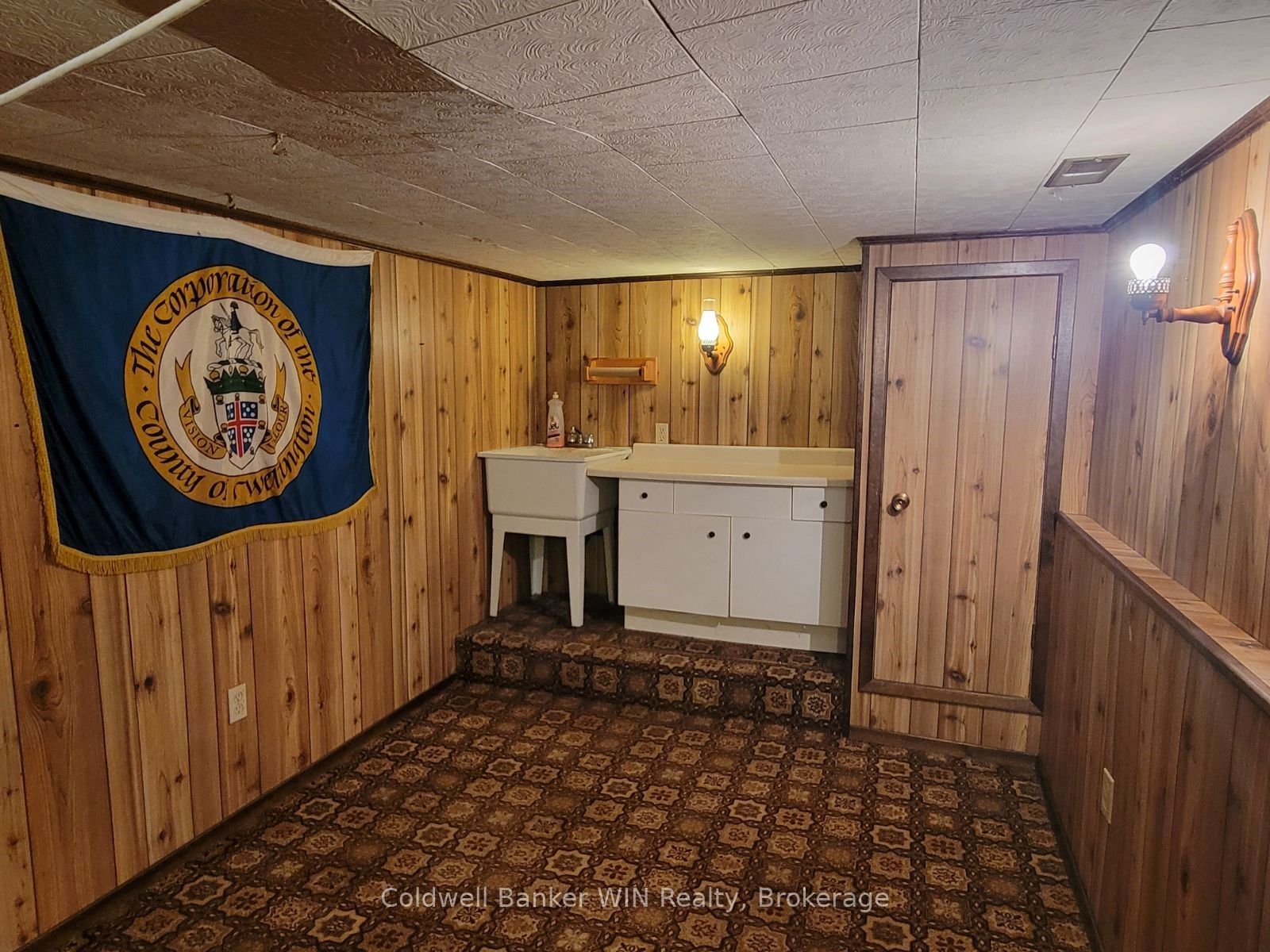 120 King Street E Property Photo 14