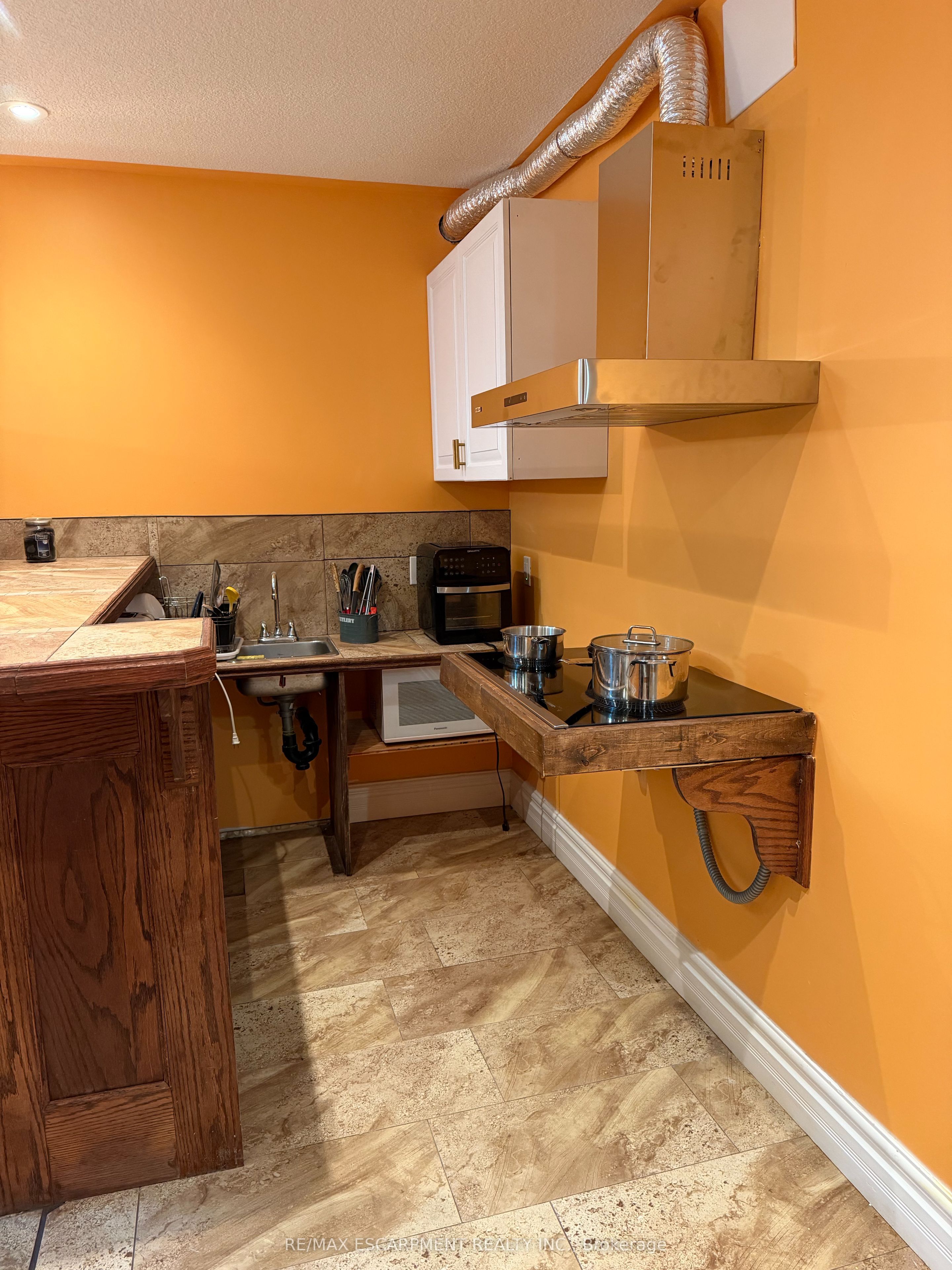 2 Pineridge Drive Property Photo 4