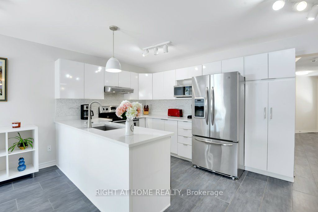 33 Spur Avenue Property Photo 5