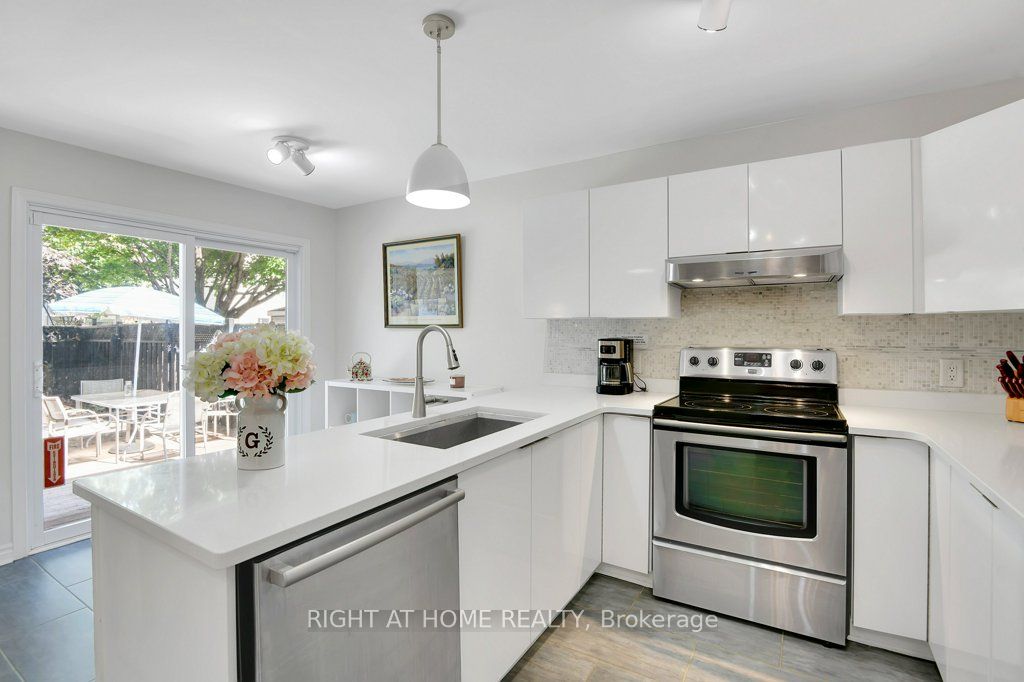 33 Spur Avenue Property Photo 6