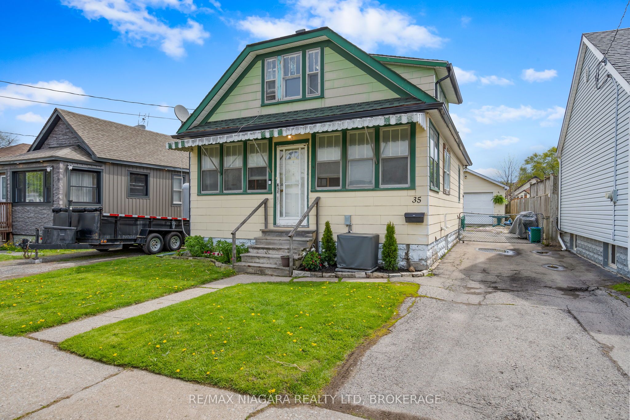 35 Deere Street