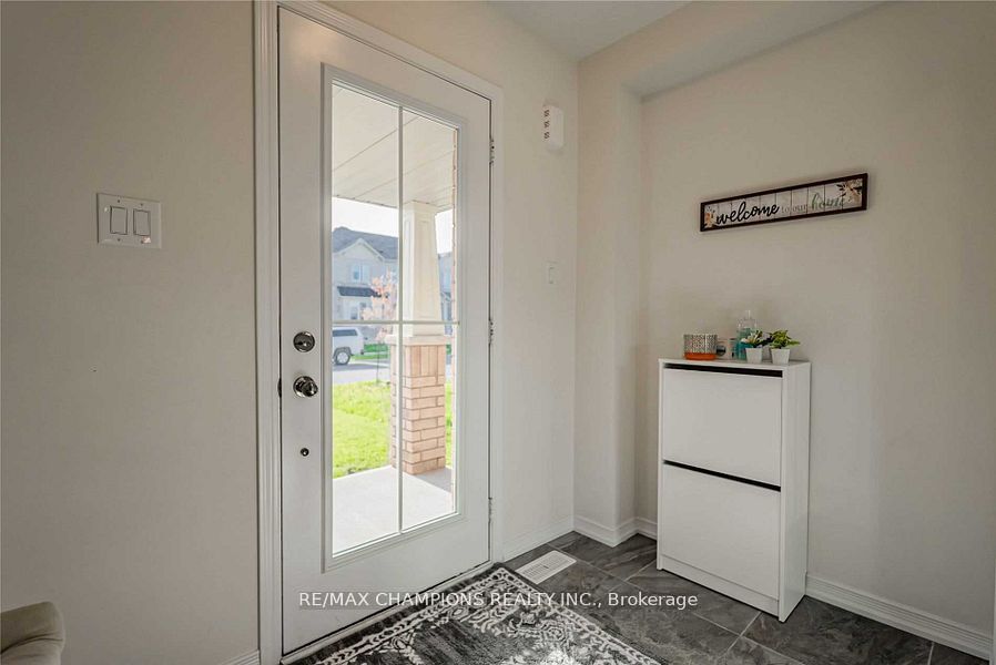 7732 White Pine Crescent Property Photo 3