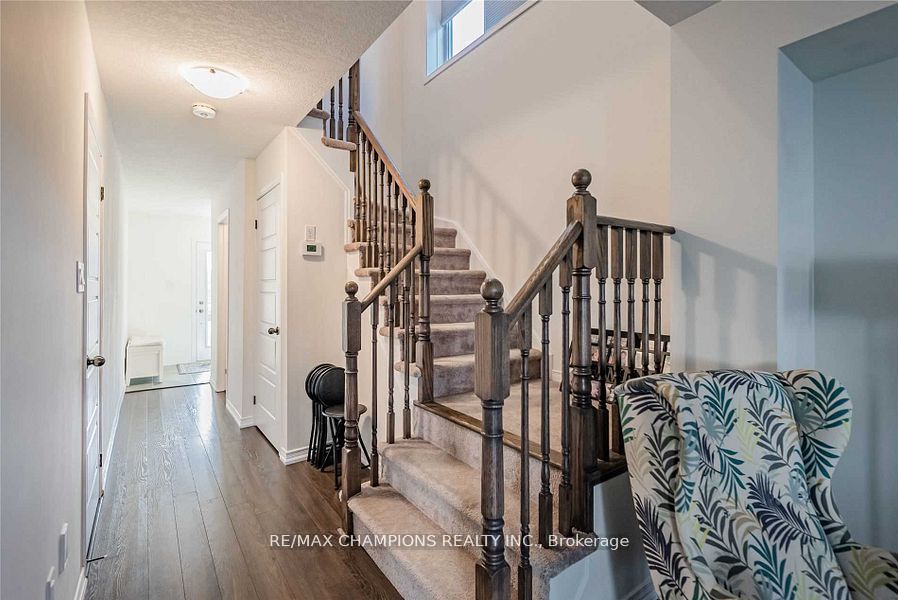 7732 White Pine Crescent Property Photo 4
