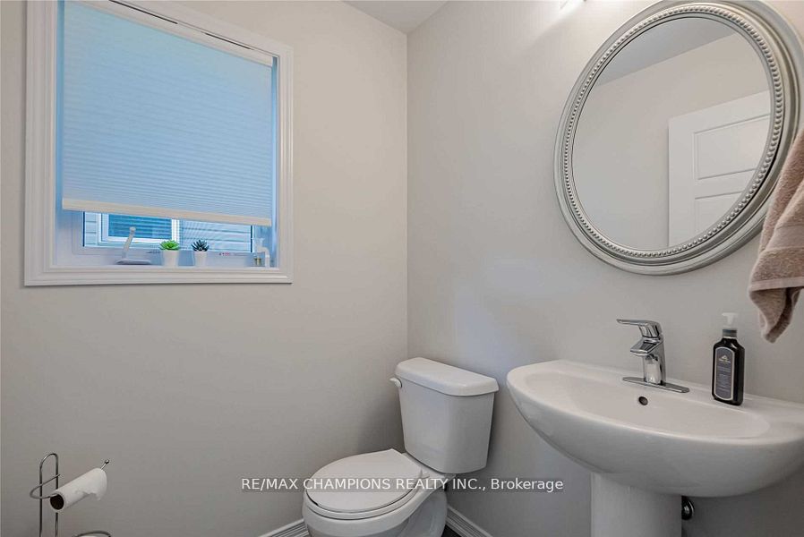 7732 White Pine Crescent Property Photo 9