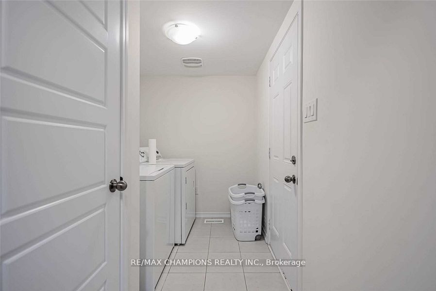 7732 White Pine Crescent Property Photo 10