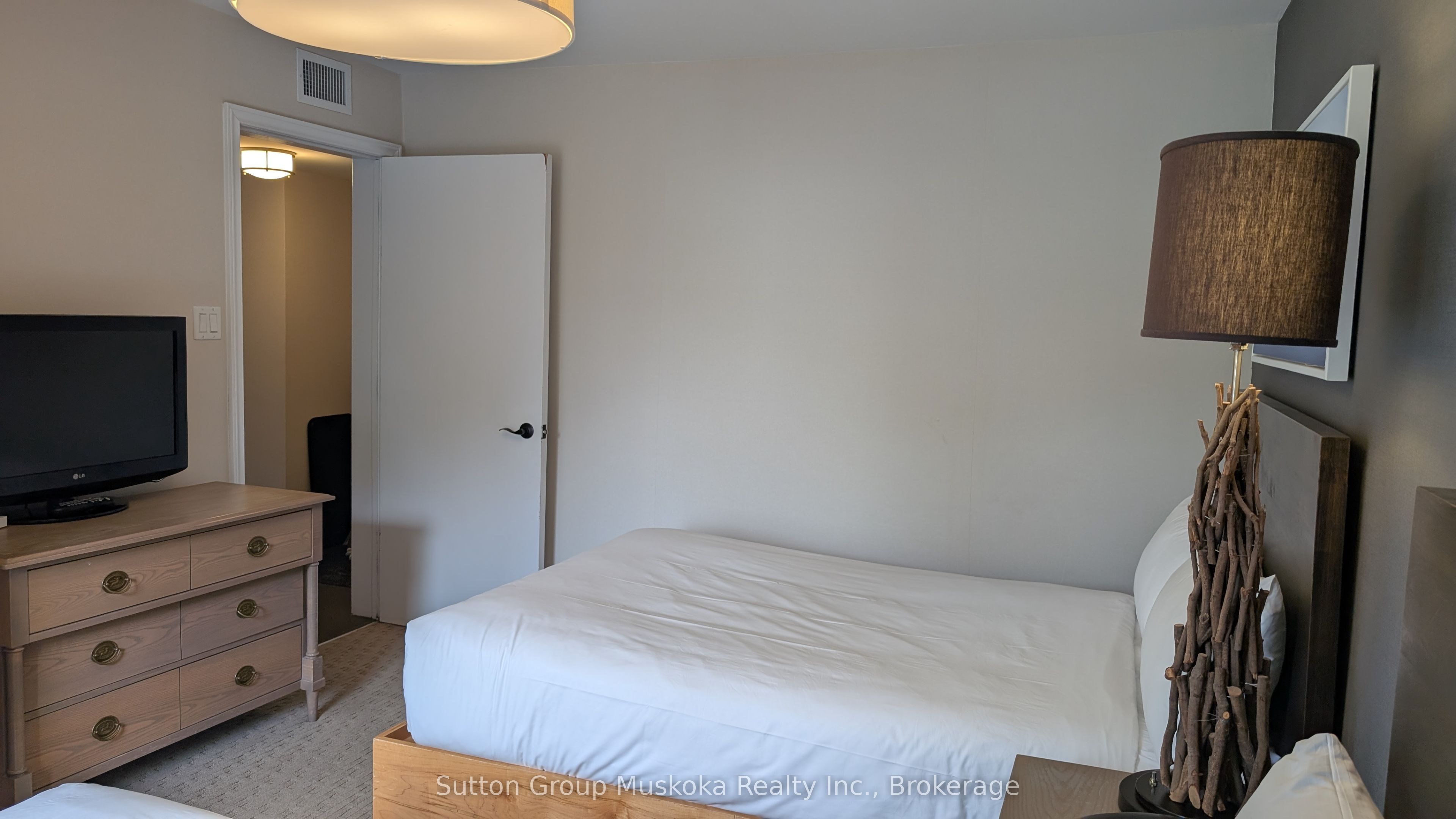 1235 Deerhurst Drive 52-207 Property Photo 10
