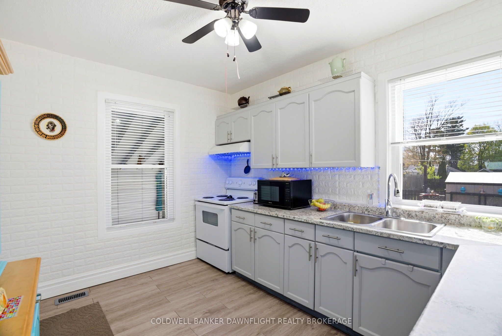 221 Main Street S Property Photo 16