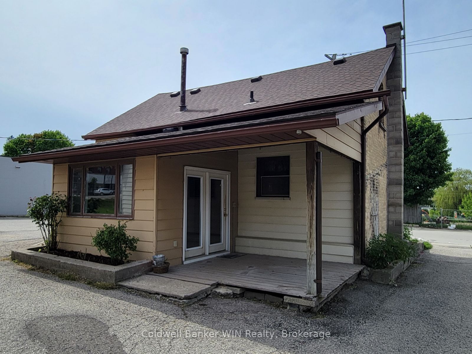 120 King Street E Property Photo 5