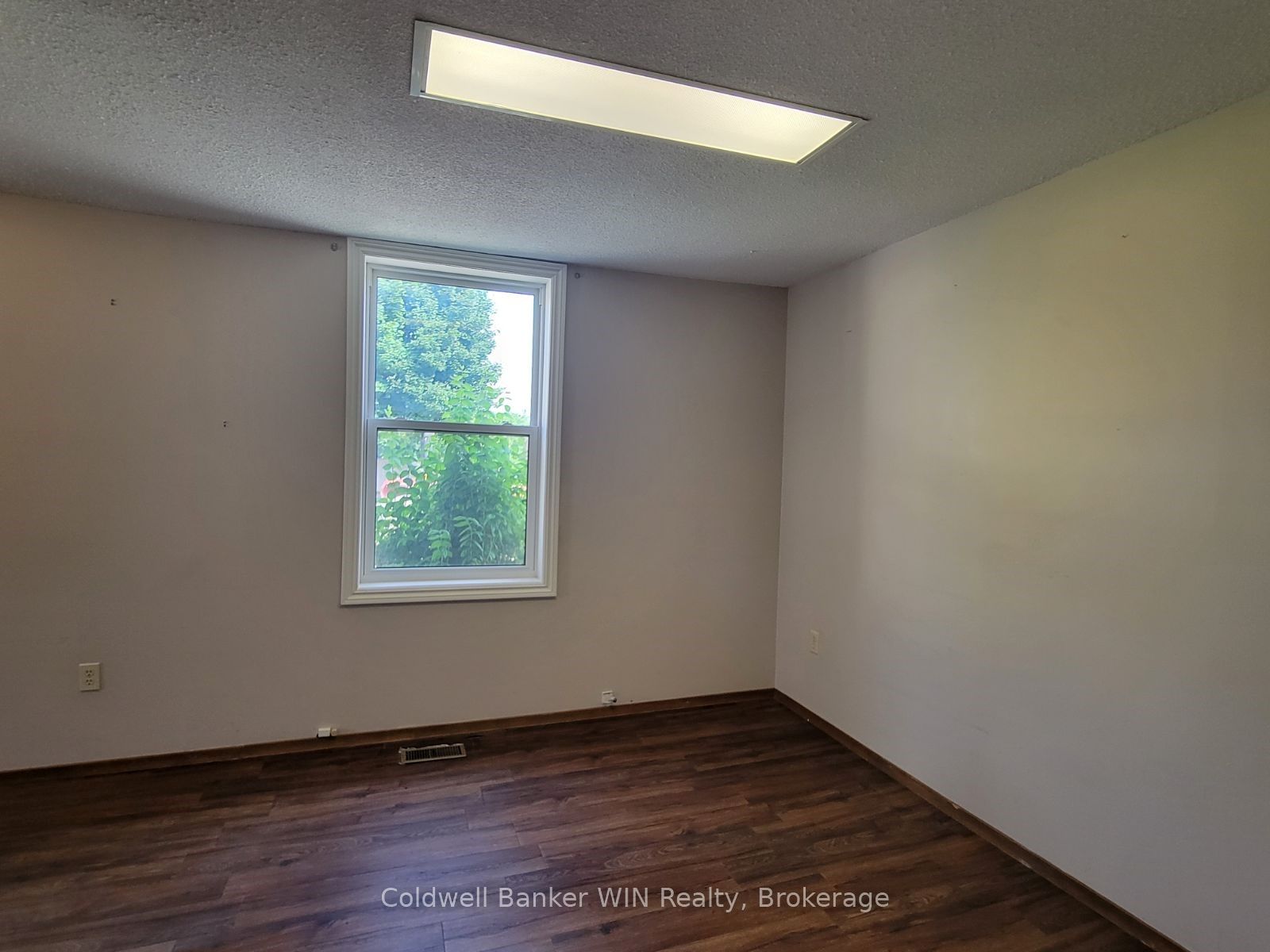 120 King Street E Property Photo 20