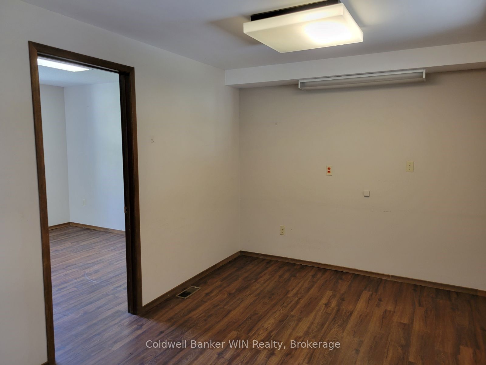 120 King Street E Property Photo 22