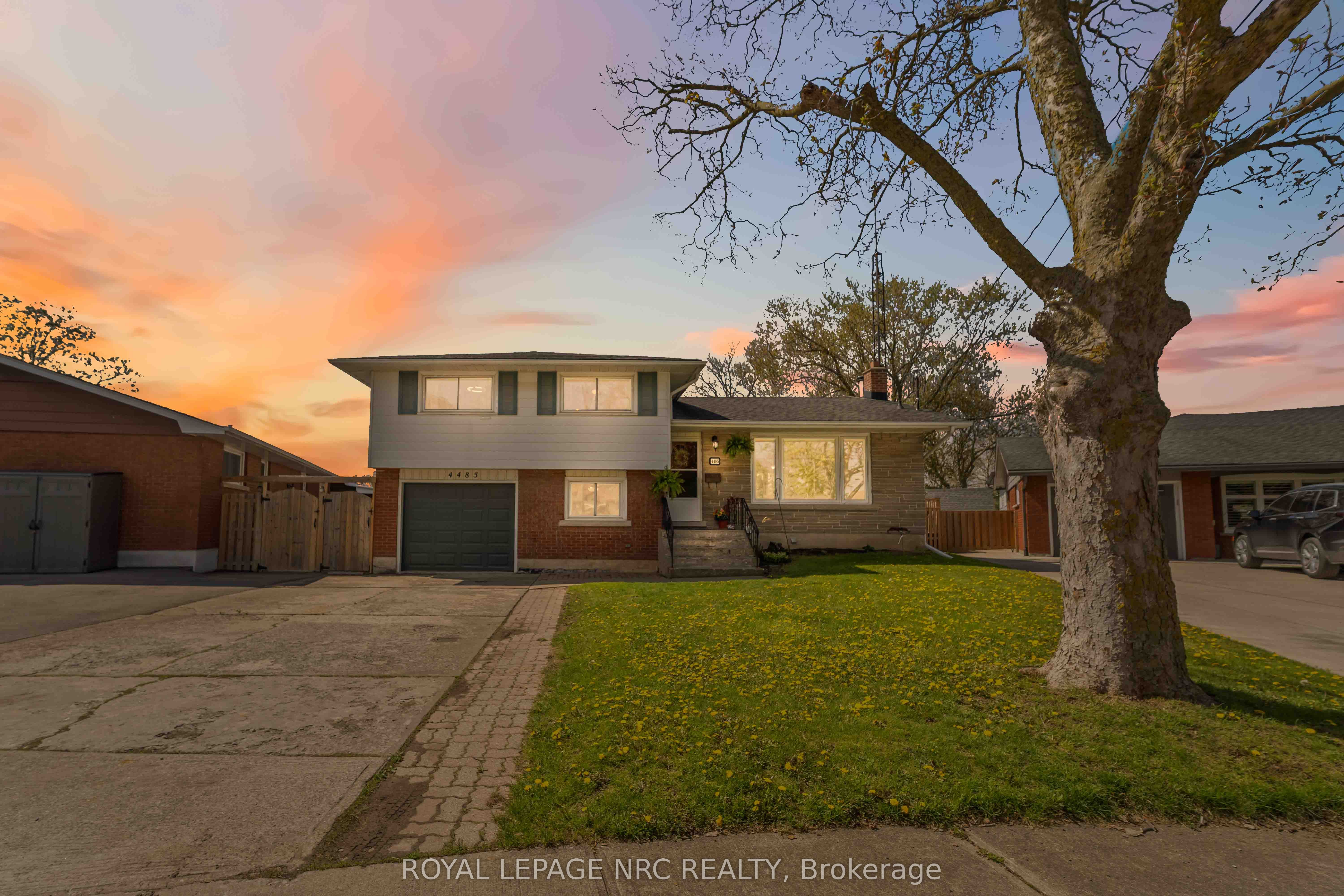 4485 Queensway Crescent Property Photo 1