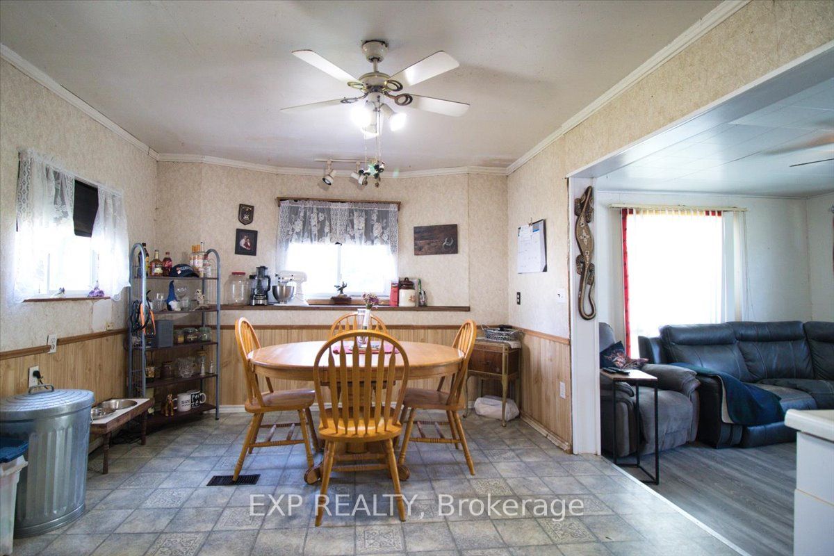 252 Queen Street Property Photo 6