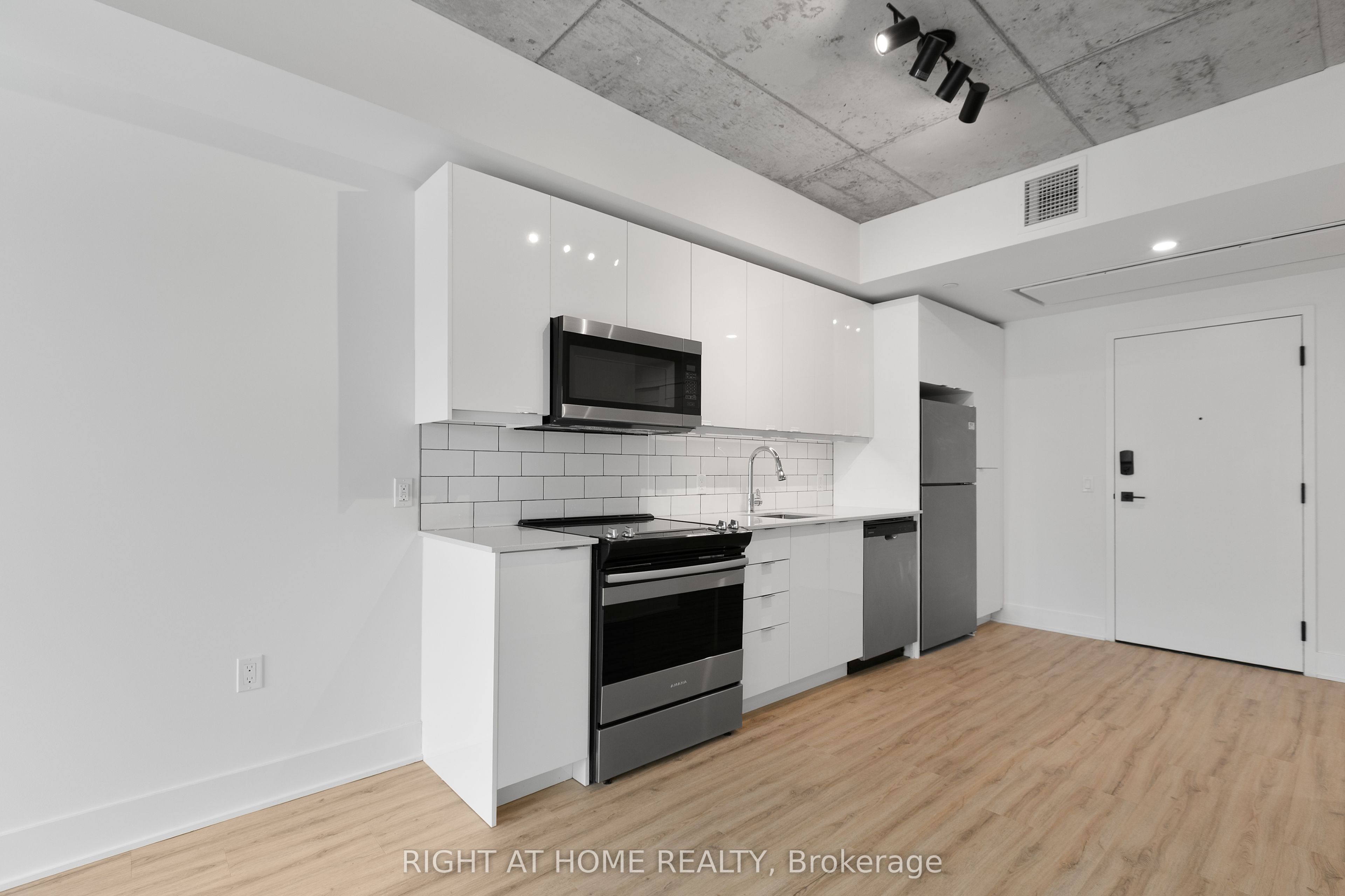 377 Winona Avenue 509 Property Photo 6