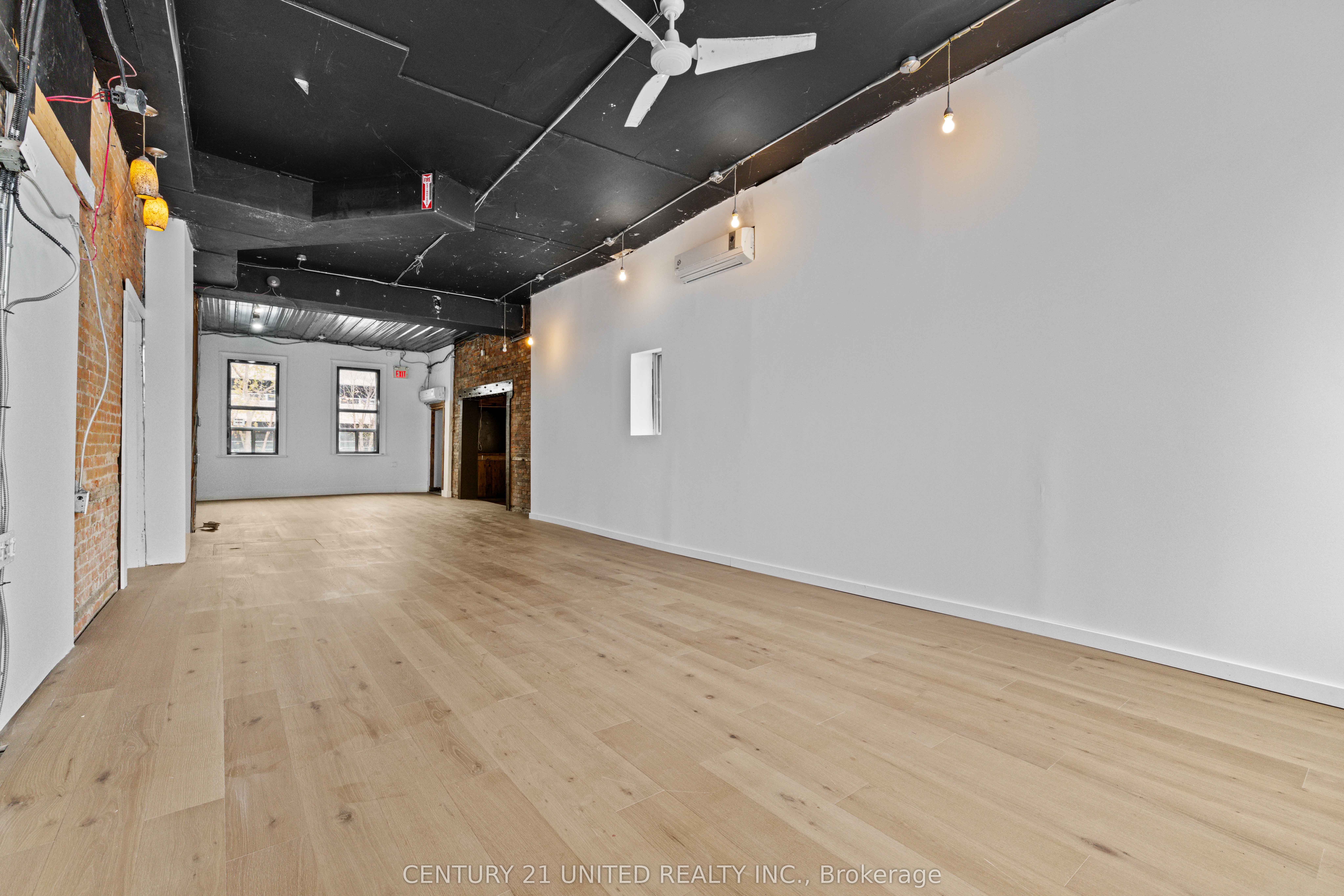 197 Hunter Street W Property Photo 3