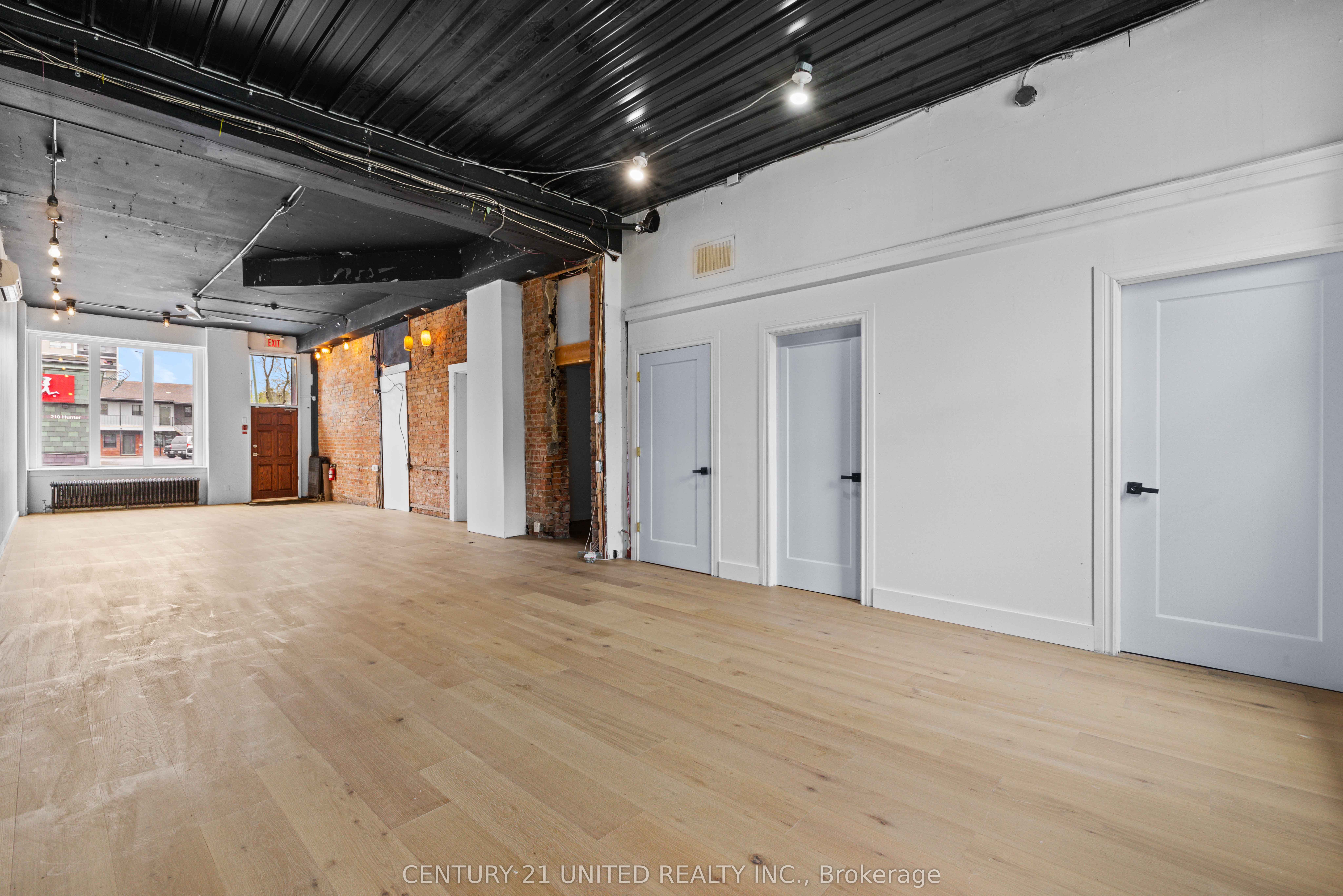 197 Hunter Street W Property Photo 6