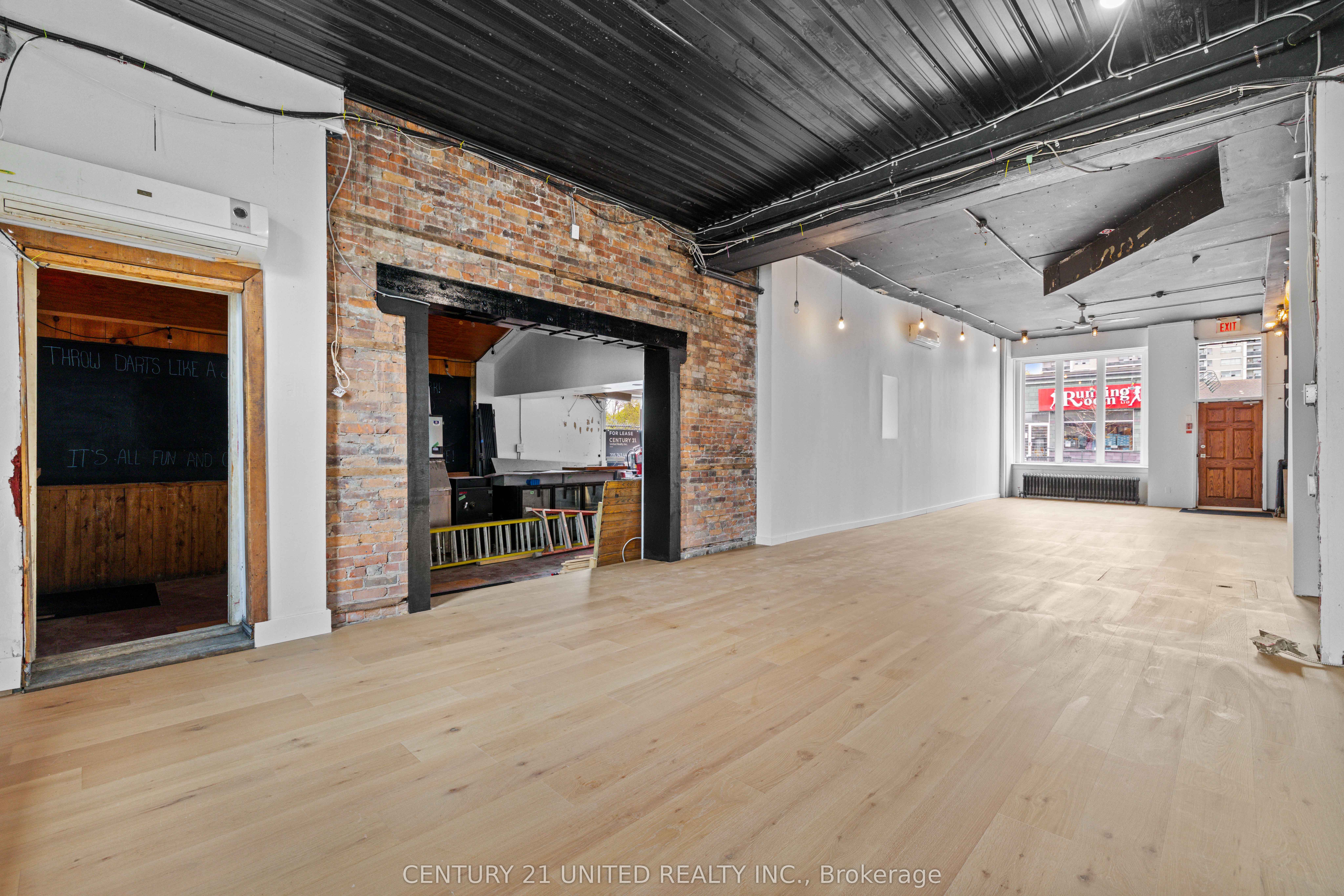 197 Hunter Street W Property Photo 8