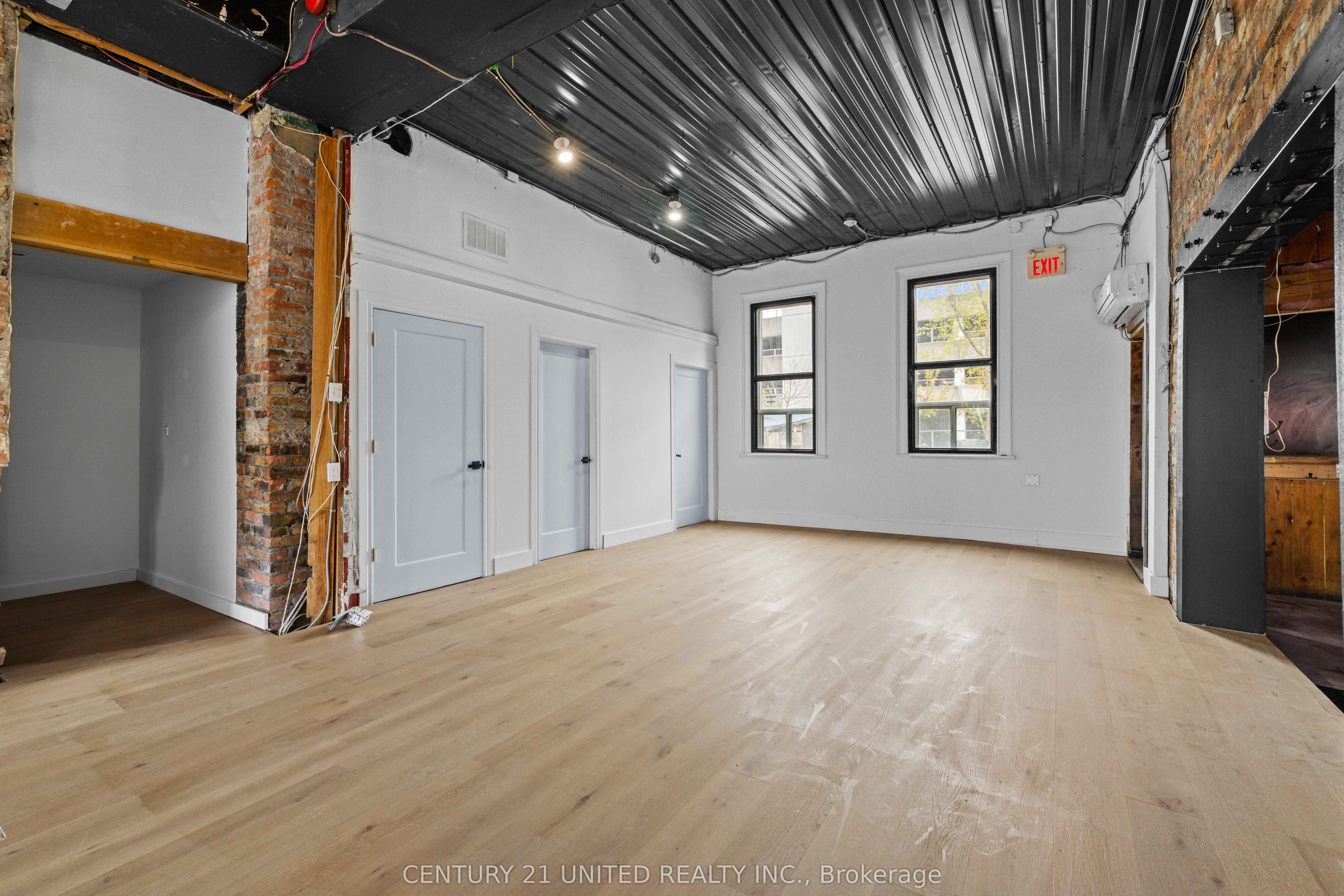 197 Hunter Street W Property Photo 11