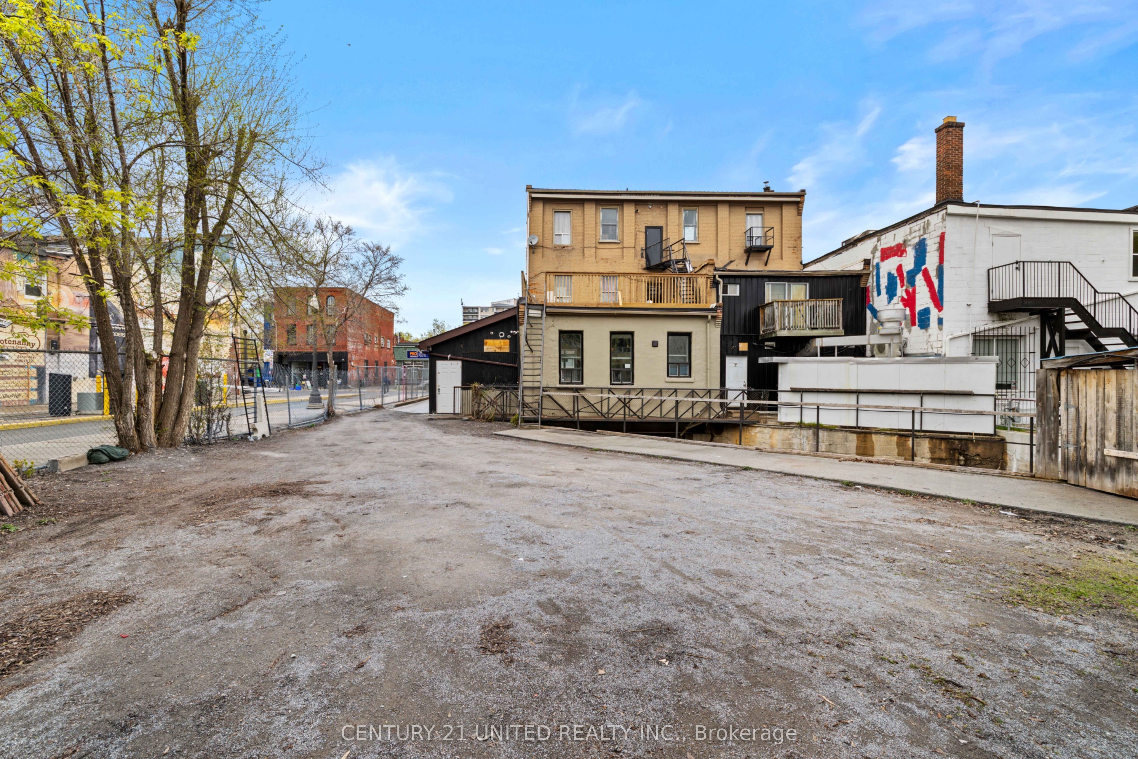 197 Hunter Street W Property Photo 16