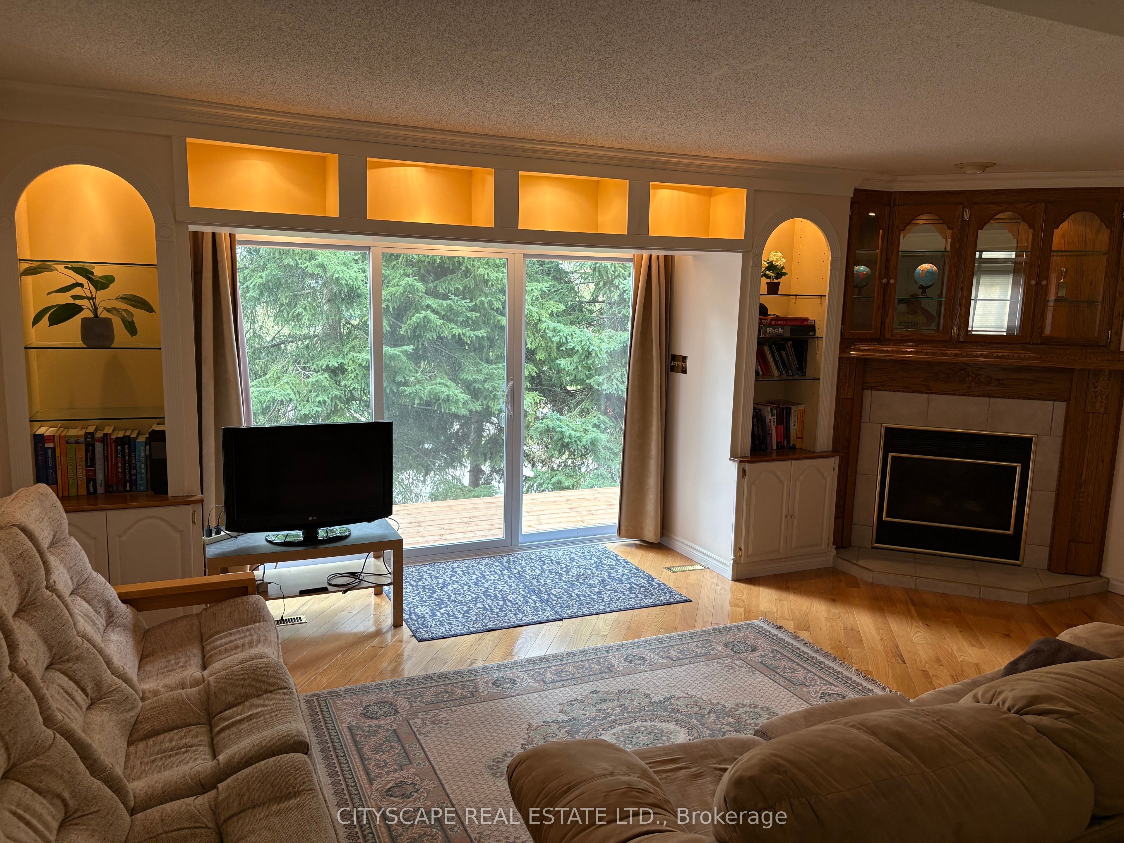 250 Keats Way 17 Property Photo 5