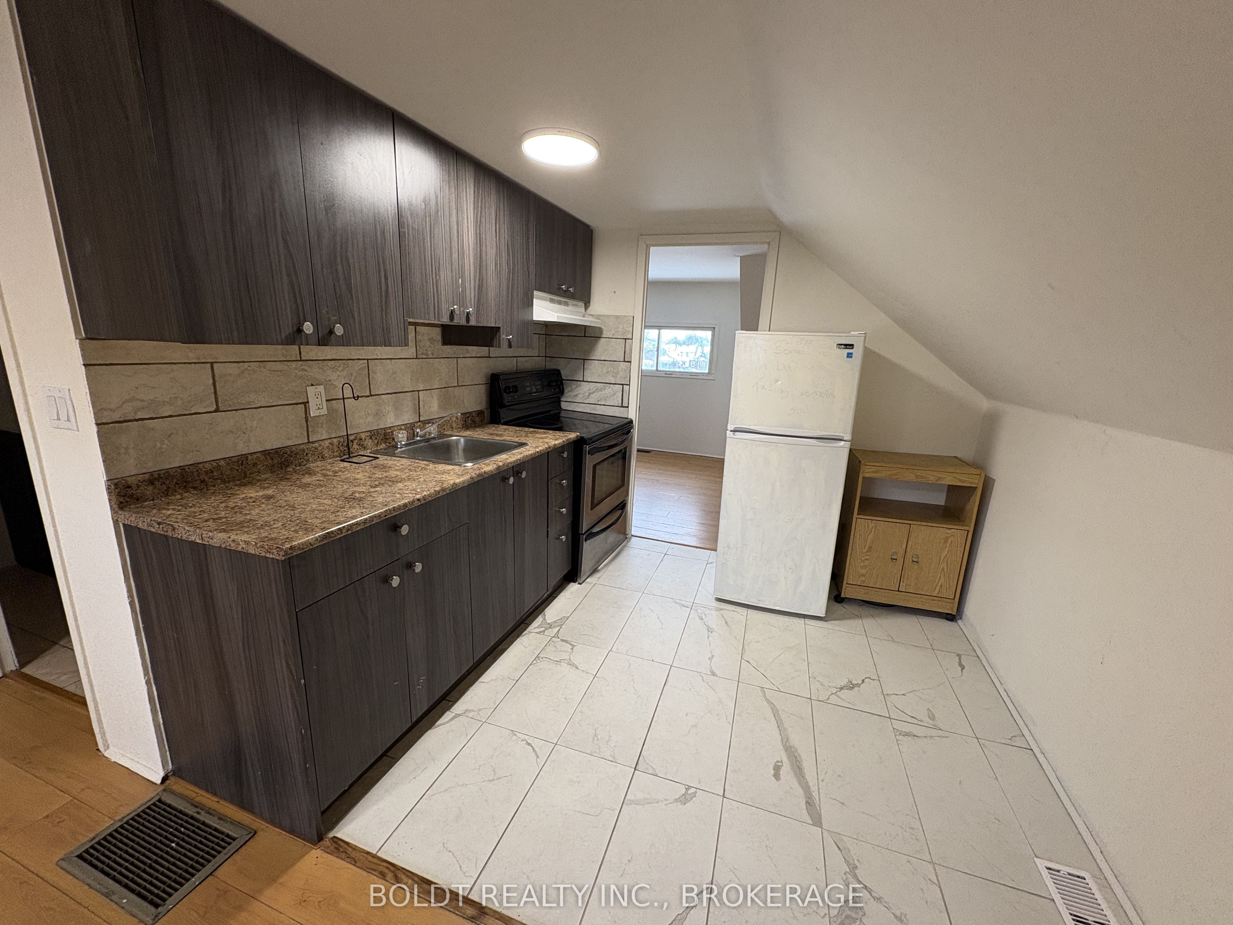 5145 Rice Crescent Property Photo 3