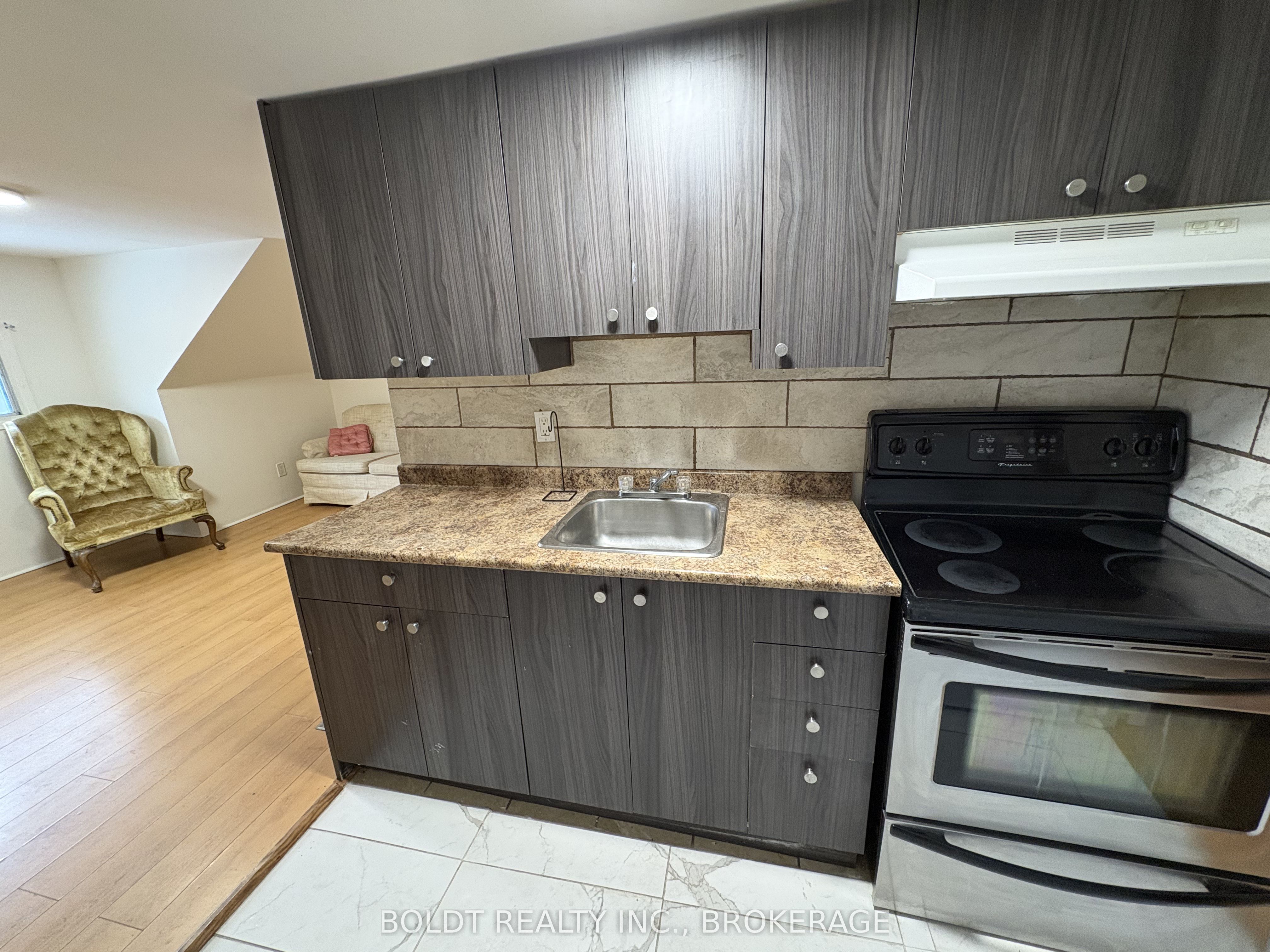 5145 Rice Crescent Property Photo 4