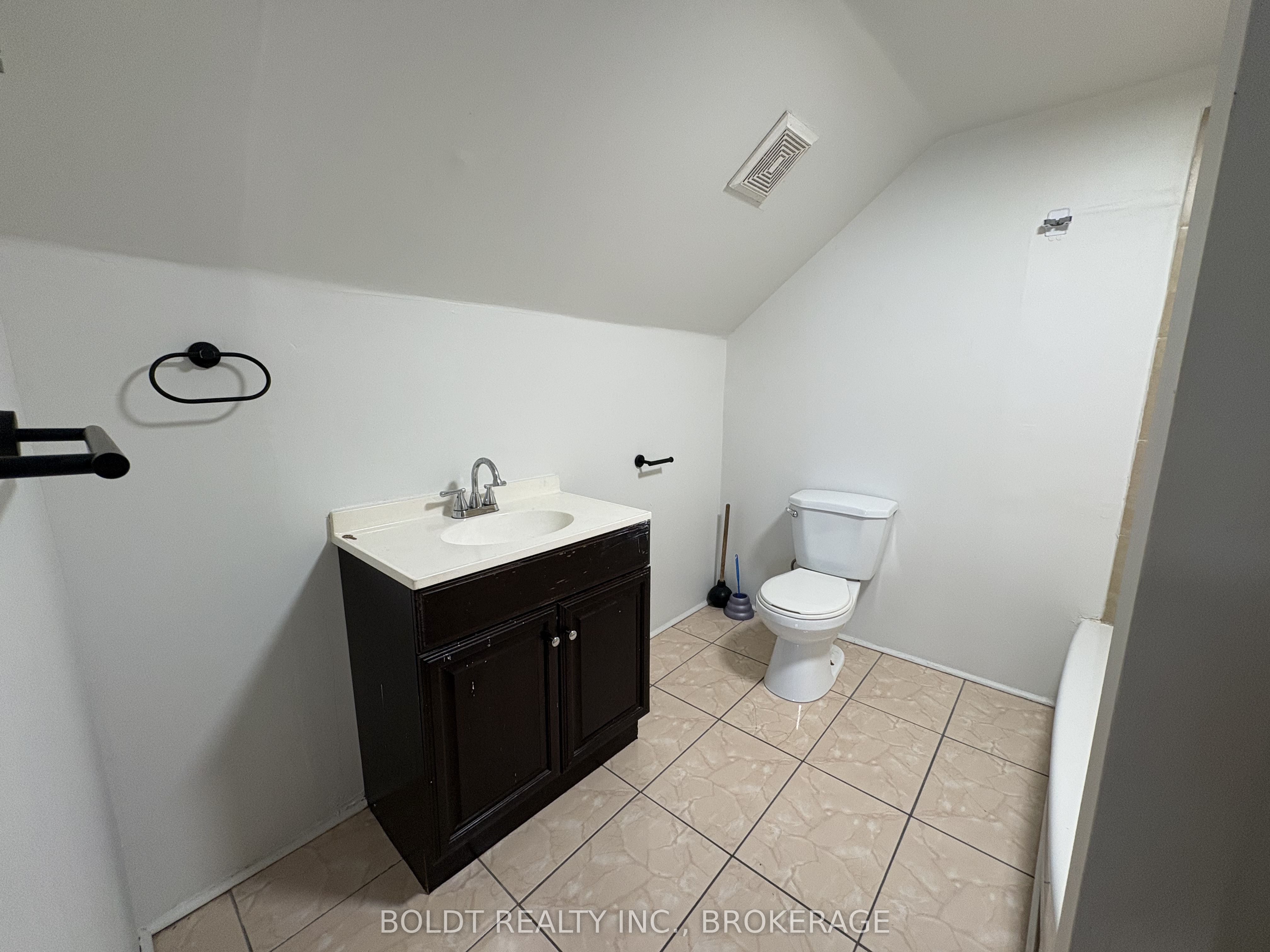 5145 Rice Crescent Property Photo 5