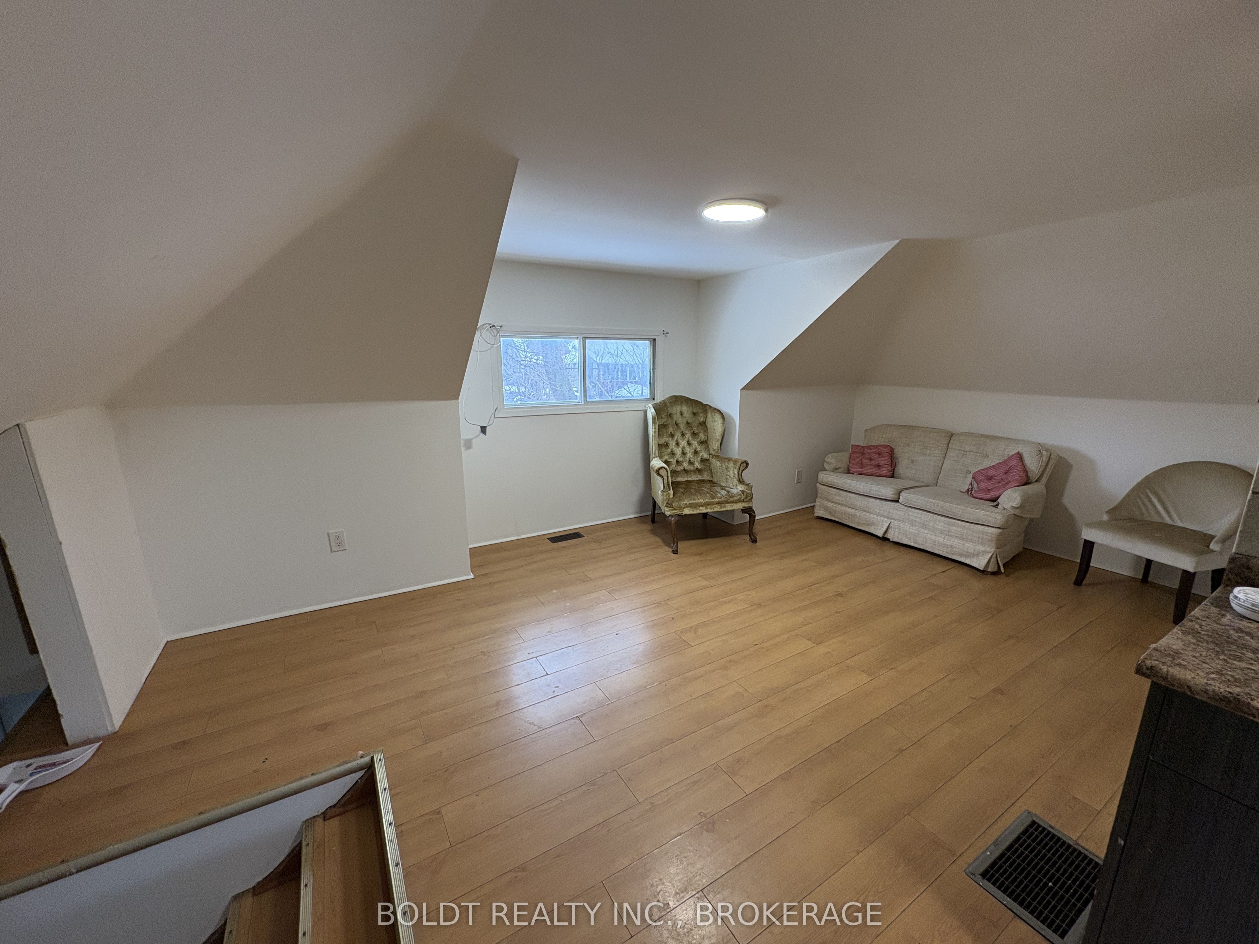 5145 Rice Crescent Property Photo 7