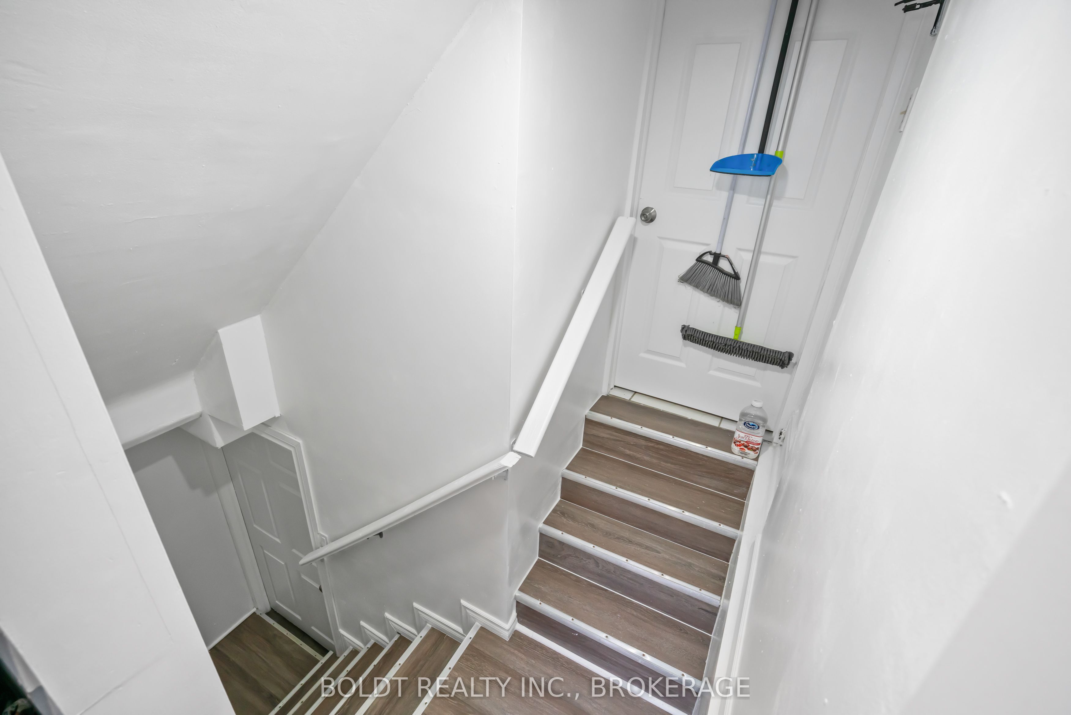 5145 Rice Crescent Property Photo 9