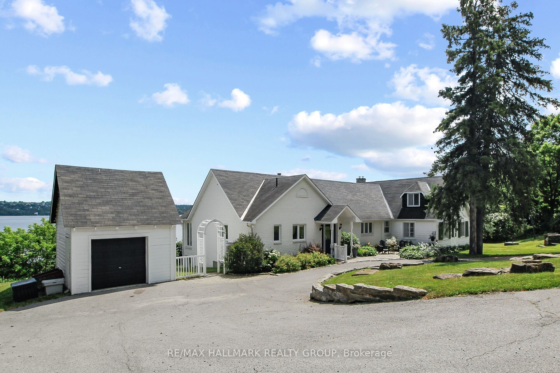 350 Berry Side Road Property Photo 4