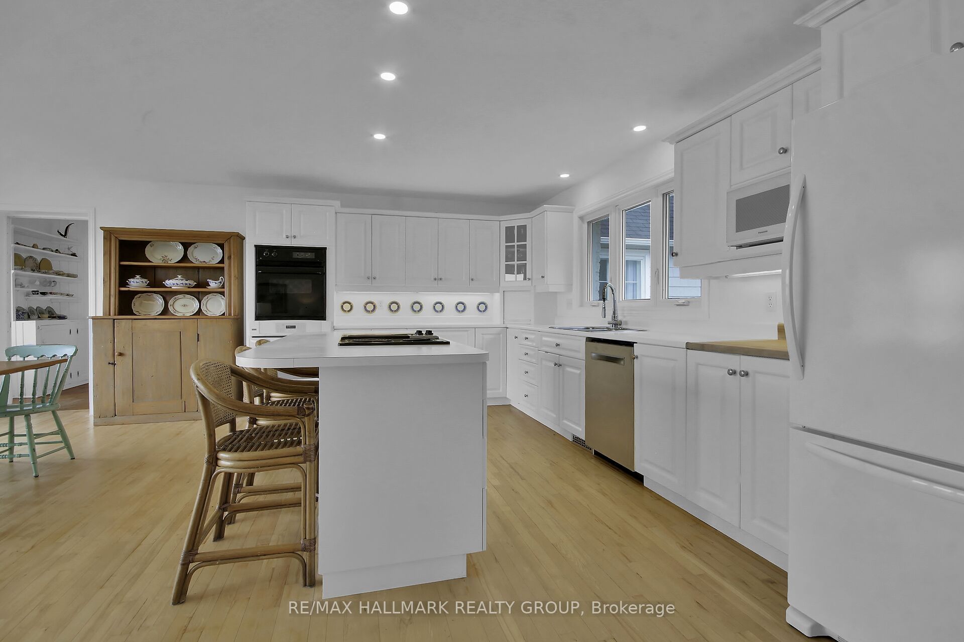 350 Berry Side Road Property Photo 9